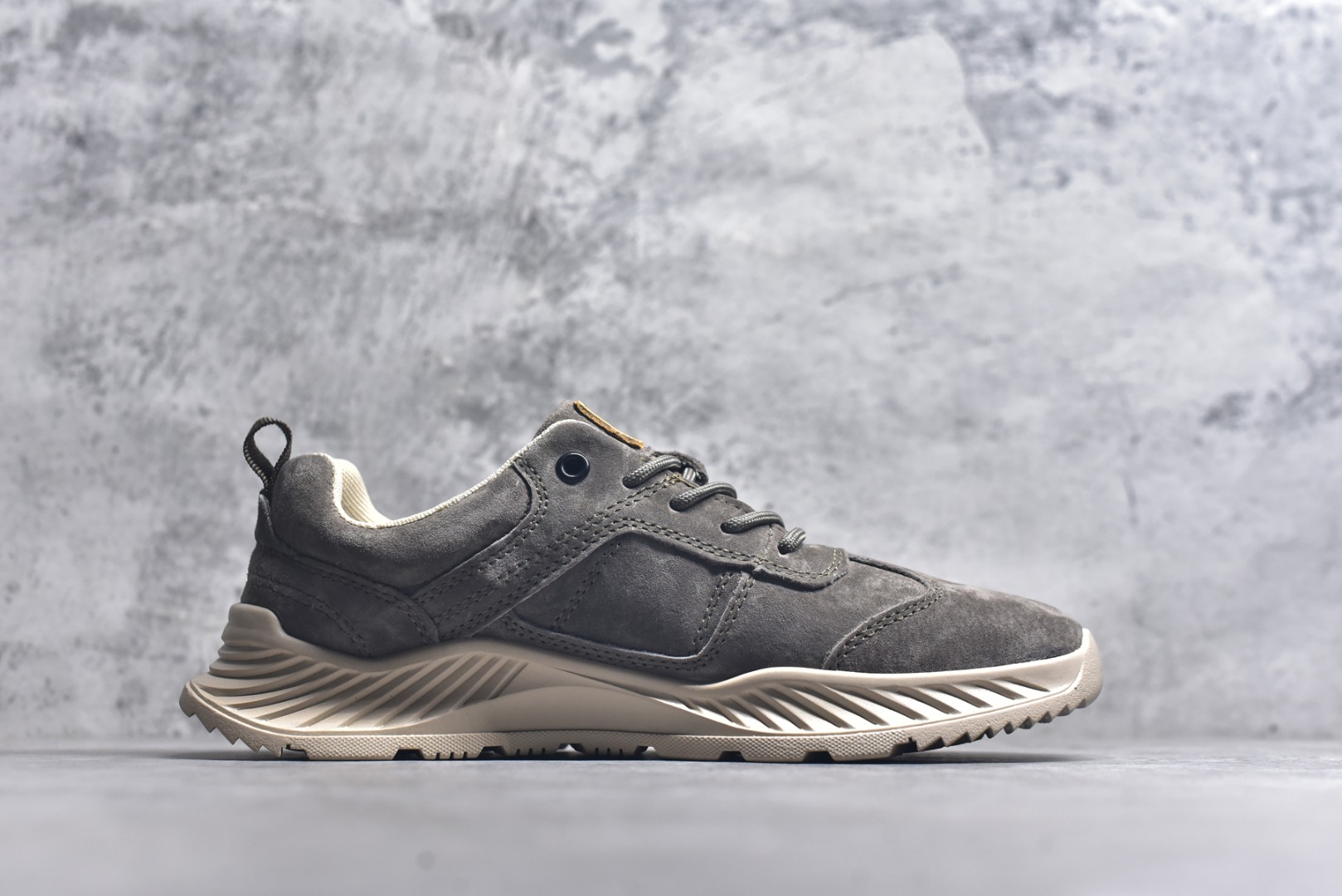 图片[3]-#CAT/卡特 Tramp Hike Low 客制款 8058 户外休闲低帮男鞋 台产耐磨麂皮材质 手工缝线固特异缝制工艺轻量柔韧橡胶防滑大底 日常随意搭配 型男必备 尺码：39 40 41 42 43 44-选品中心