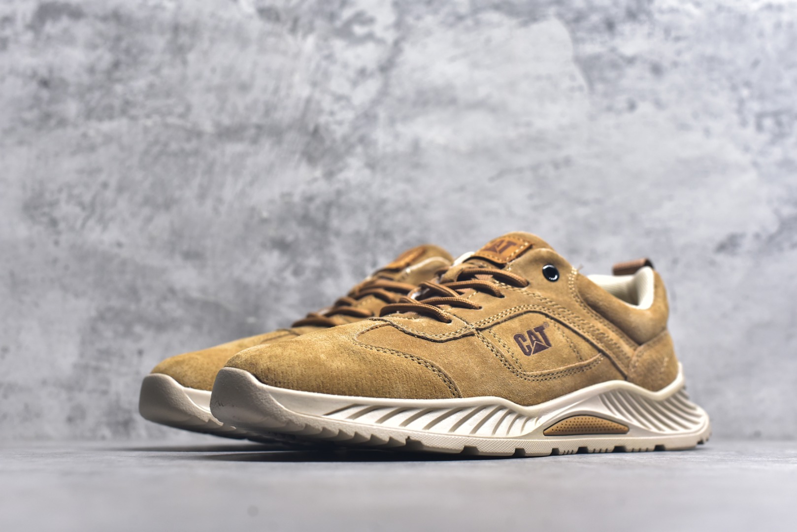 图片[2]-#CAT/卡特 Tramp Hike Low 客制款 8058 户外休闲低帮男鞋 台产耐磨麂皮材质 手工缝线固特异缝制工艺轻量柔韧橡胶防滑大底 日常随意搭配 型男必备 尺码：39 40 41 42 43 44-选品中心