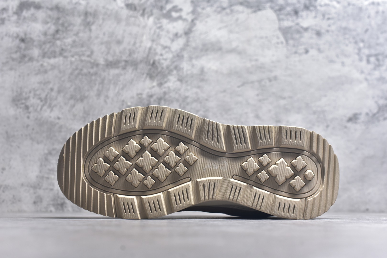 图片[6]-#CAT/卡特 Tramp Hike Low 客制款 8058 户外休闲低帮男鞋 台产耐磨麂皮材质 手工缝线固特异缝制工艺轻量柔韧橡胶防滑大底 日常随意搭配 型男必备 尺码：39 40 41 42 43 44-选品中心