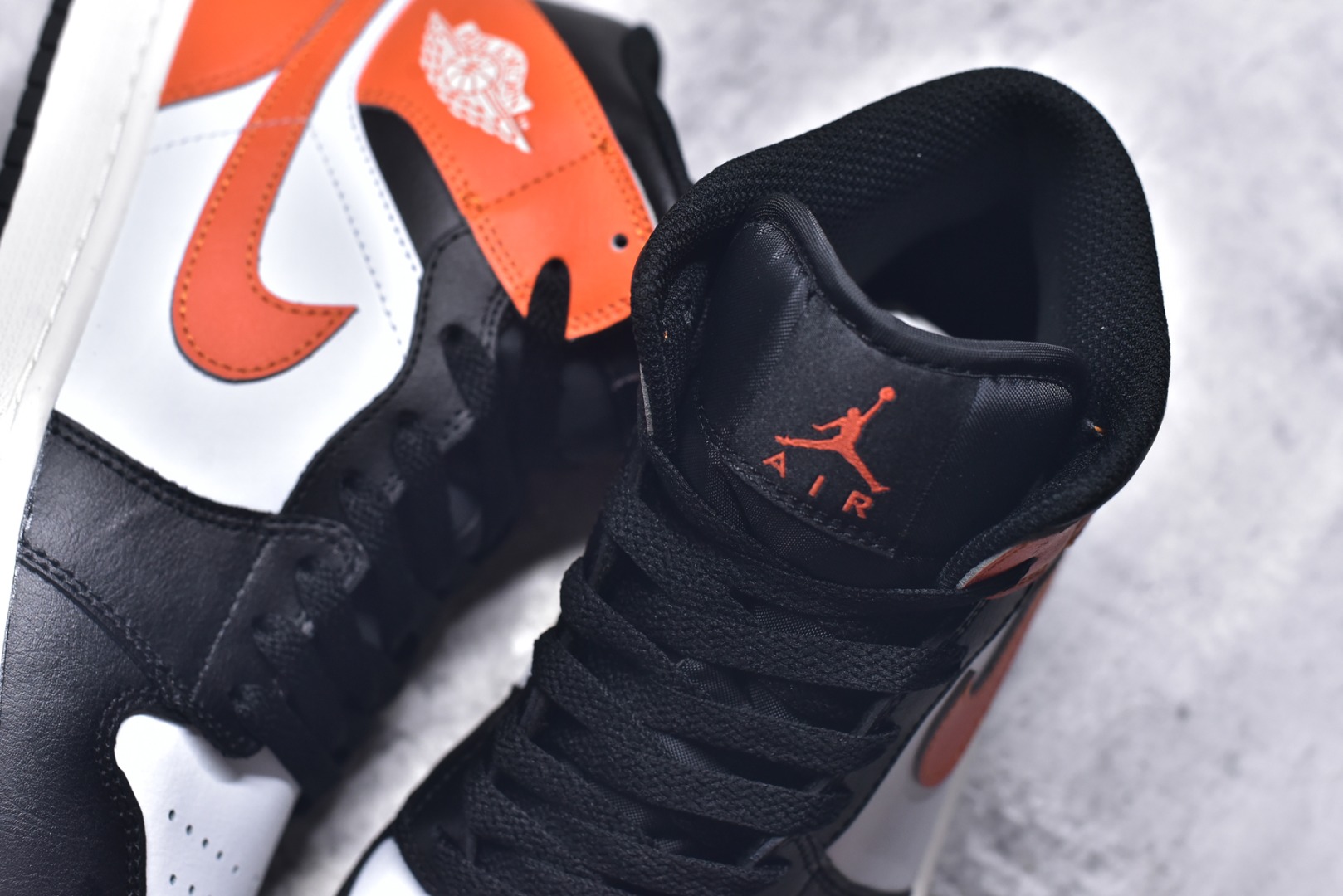 图片[9]-#Air Jordan AJ1 Mid 中帮 黑橙扣碎 DQ8426-801 终端优势供应 市面中低帮最具代表性版本没有之一 口碑大厂出品 品控大底版型不断改良更新 全套原纸板楦头开发 确保原汁原味 完美呈现版型 完美零毛边处理 原厂内置全掌气垫 价格定位良心 平台专用代工流水线出品 一眼公司既视感 拿到手的一瞬间就与众不同 碾压市面所有版本 全部原鞋开发 每一个配色都会采购原鞋确认细节 打破市面看图做货无好货之说 尺码：35.5 36 36.5 37.5 38 38.5 39 40 40.5 41 42 42.5 43 44 44.5 45 46-选品中心