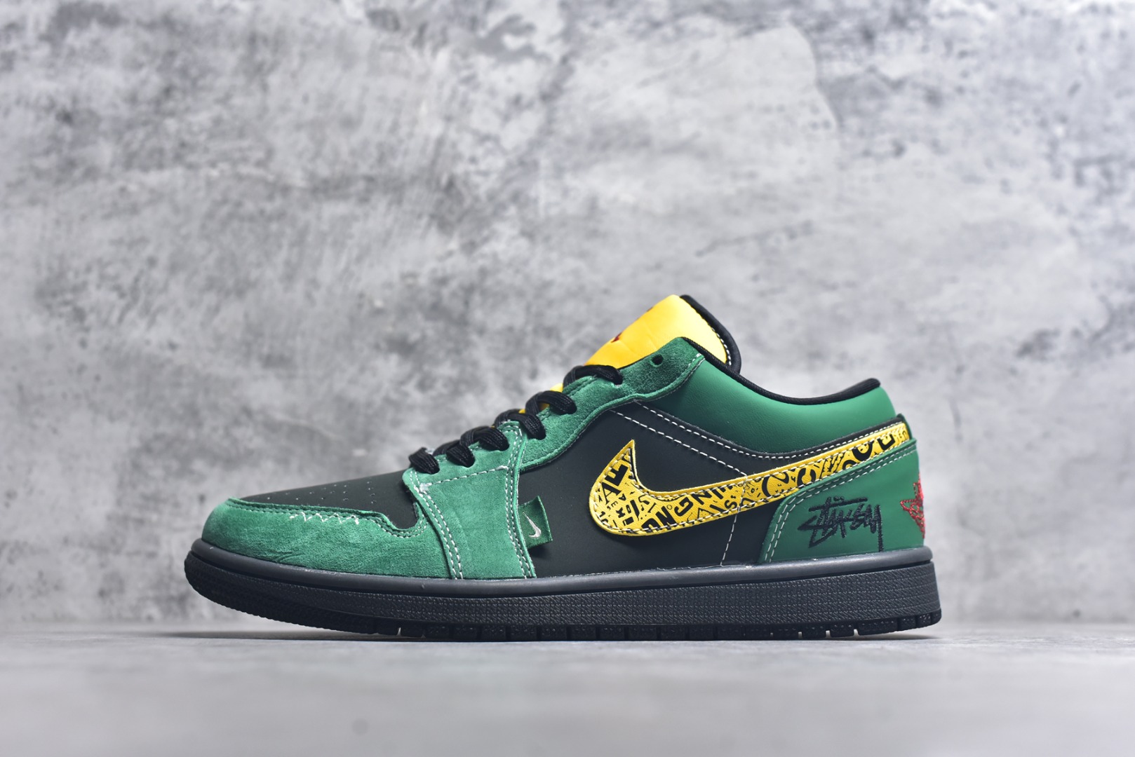 #海外爆款限量发售！Nike Jordan Air Jordan 1“斯图西联名——复古绿” 高端定制 低帮 复古 减震 防滑 耐磨 篮球鞋 定制鞋盒 大厂纯原品质出货 超高清洁度 皮料切割干净无任何毛边 细节完美 货号：LR8886-011 尺码：36 36.5 37.5 38 38.5 39 40 40.5 41 42 42.5 43 44 44.5 45-选品中心