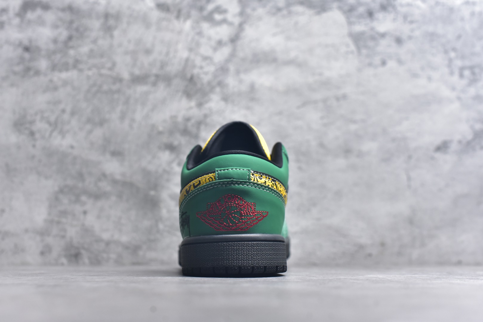 图片[5]-#海外爆款限量发售！Nike Jordan Air Jordan 1“斯图西联名——复古绿” 高端定制 低帮 复古 减震 防滑 耐磨 篮球鞋 定制鞋盒 大厂纯原品质出货 超高清洁度 皮料切割干净无任何毛边 细节完美 货号：LR8886-011 尺码：36 36.5 37.5 38 38.5 39 40 40.5 41 42 42.5 43 44 44.5 45-选品中心