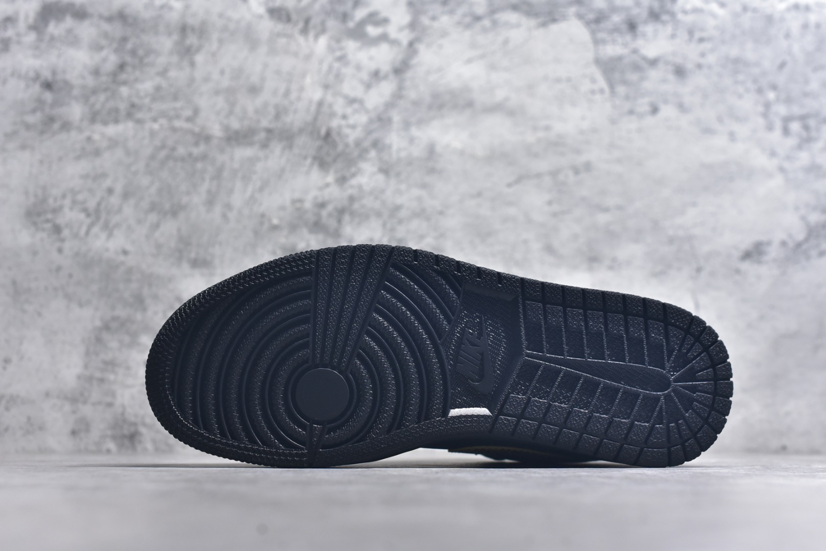 图片[6]-#海外爆款限量发售！Nike Jordan Air Jordan 1“斯图西联名——复古绿” 高端定制 低帮 复古 减震 防滑 耐磨 篮球鞋 定制鞋盒 大厂纯原品质出货 超高清洁度 皮料切割干净无任何毛边 细节完美 货号：LR8886-011 尺码：36 36.5 37.5 38 38.5 39 40 40.5 41 42 42.5 43 44 44.5 45-选品中心