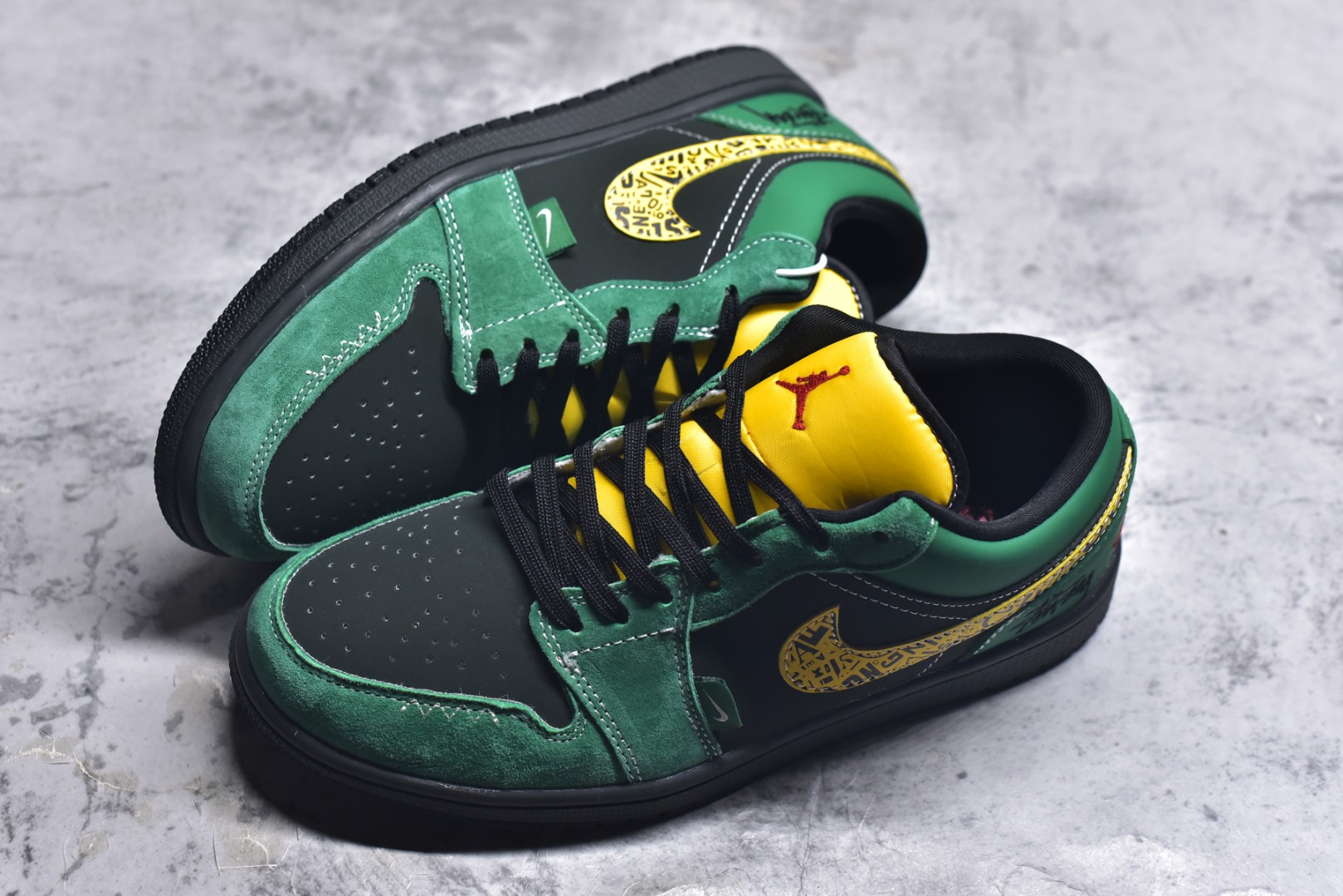 图片[7]-#海外爆款限量发售！Nike Jordan Air Jordan 1“斯图西联名——复古绿” 高端定制 低帮 复古 减震 防滑 耐磨 篮球鞋 定制鞋盒 大厂纯原品质出货 超高清洁度 皮料切割干净无任何毛边 细节完美 货号：LR8886-011 尺码：36 36.5 37.5 38 38.5 39 40 40.5 41 42 42.5 43 44 44.5 45-选品中心