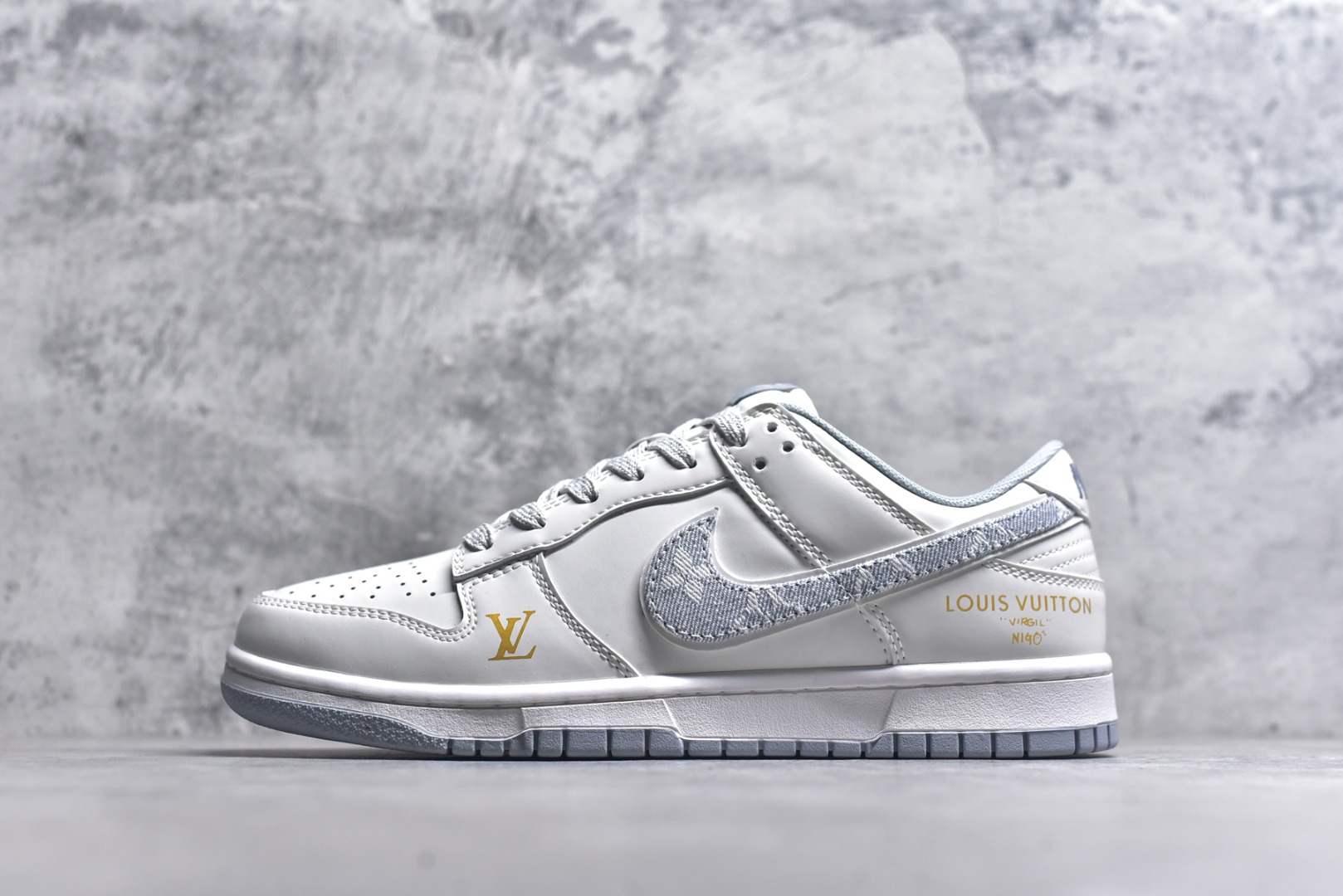 #Nike SB Dunk Low LV联名 灰牛仔勾 周年高端定制 低帮休闲板鞋 CS1688-126 #定制鞋盒 大厂纯原品质出货 超高清洁度 皮料切割干净无任何毛边 细节完美 尺码：36 36.5 37.5 38 38.5 39 40 40.5 41 42 42.5 43 44 44.5 45 9.E5-选品中心
