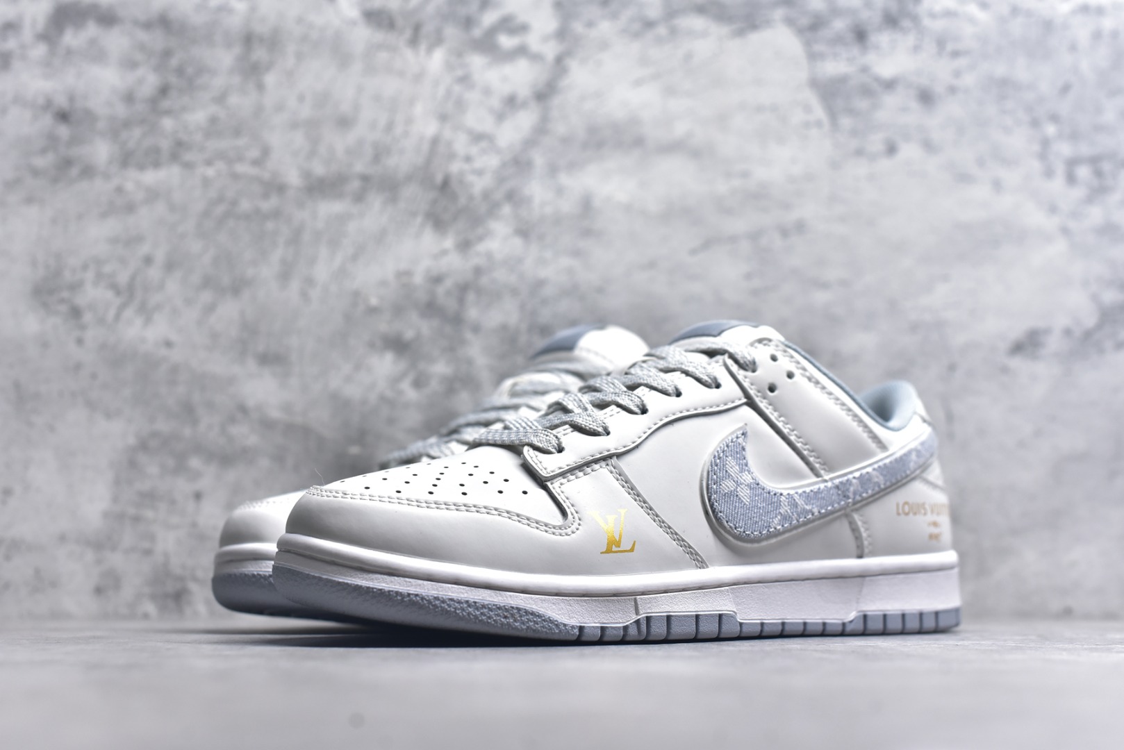 图片[2]-#Nike SB Dunk Low LV联名 灰牛仔勾 周年高端定制 低帮休闲板鞋 CS1688-126 #定制鞋盒 大厂纯原品质出货 超高清洁度 皮料切割干净无任何毛边 细节完美 尺码：36 36.5 37.5 38 38.5 39 40 40.5 41 42 42.5 43 44 44.5 45 9.E5-选品中心