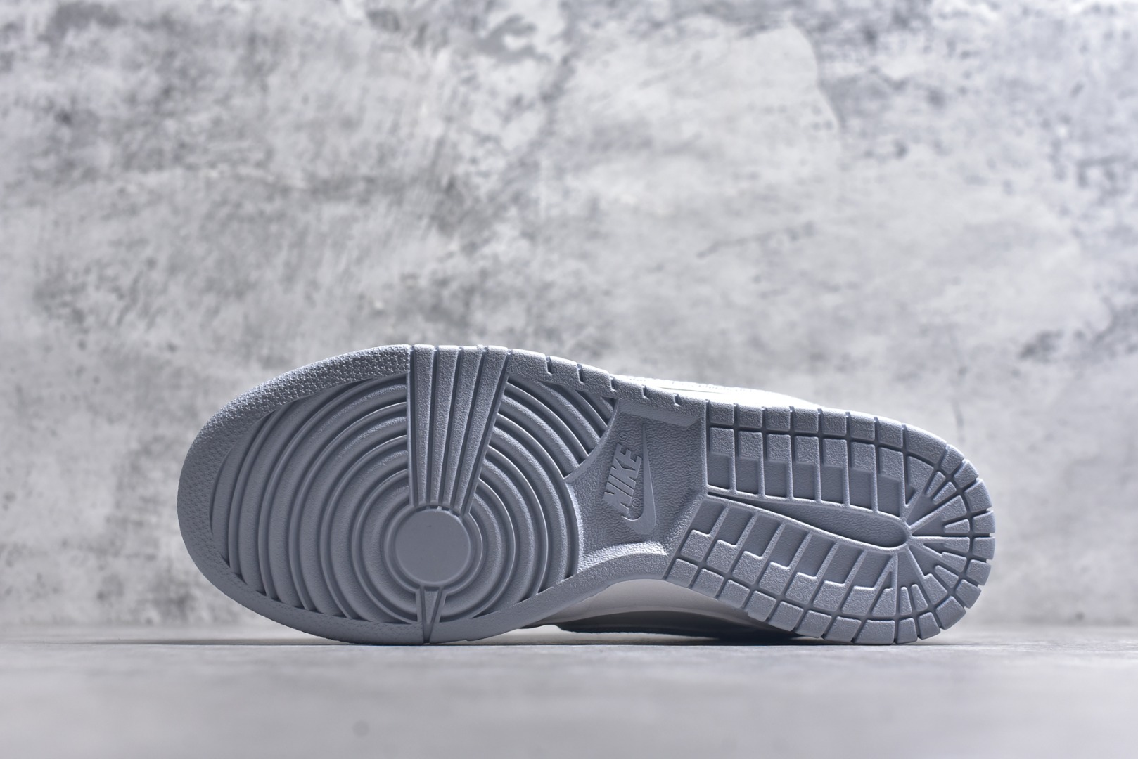 图片[6]-#Nike SB Dunk Low LV联名 灰牛仔勾 周年高端定制 低帮休闲板鞋 CS1688-126 #定制鞋盒 大厂纯原品质出货 超高清洁度 皮料切割干净无任何毛边 细节完美 尺码：36 36.5 37.5 38 38.5 39 40 40.5 41 42 42.5 43 44 44.5 45 9.E5-选品中心