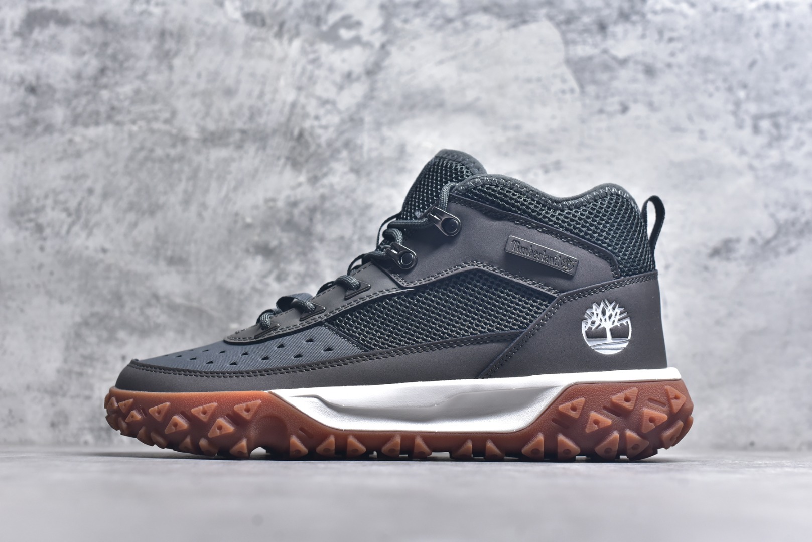 #Timberland添柏岚，户外高帮休闲大黄靴系列 广东大厂品质 原盒原包装 24ss新款 时尚潮流搭配 面料采用意大利🇮🇹顶级磨砂细纹牛皮 搭配防臭防腐真皮乳胶鞋垫 大底到五金都是代工厂原材料制作 同原版固特异永不开胶工艺 好货不杀猪 首单质量严格把控 全网独家首发 品质毋庸置疑 全套官网统一包装 给您完美的穿着体验 质量考究耐穿 型男必备 专治不帅 高品质脚感一流 今年冬季防寒户外专用 日常随意搭配 货号：TB-0A6A98-Y55 尺码：40-41-41.5-42-43-43.5-44-44.5-45-45.5-46-选品中心