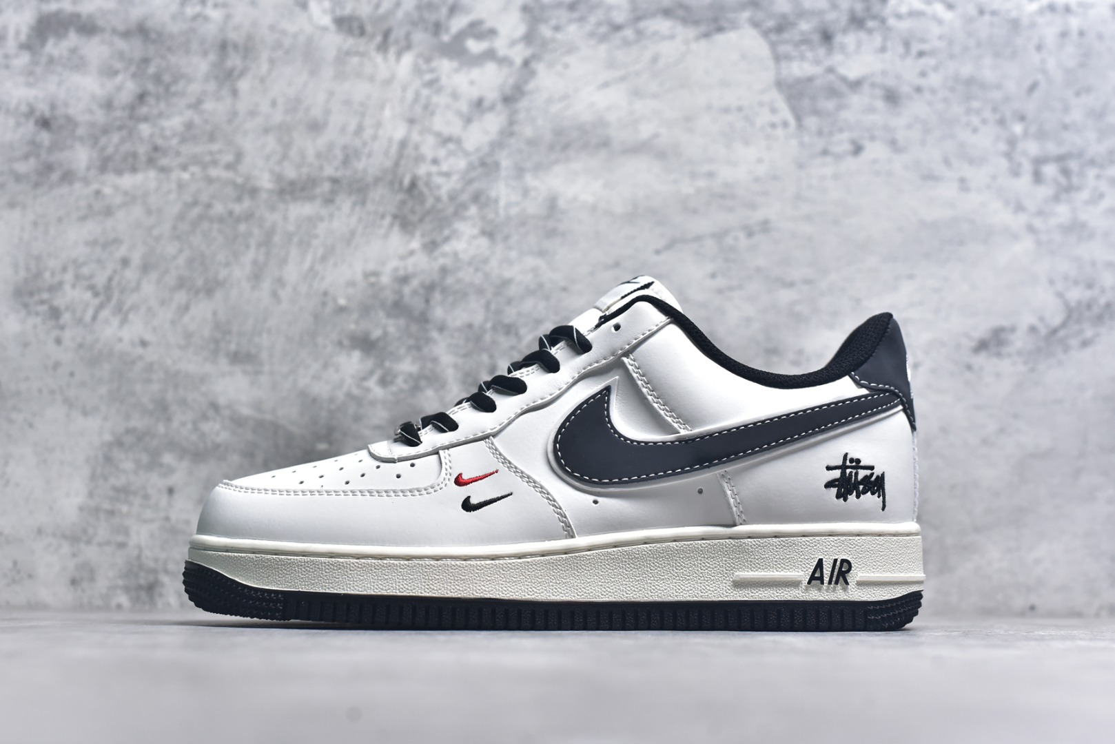 #Nike Air Force 1\'07 Low 斯图西联名 米黑勾黑底 空军一号低帮休闲板鞋 CS5288-037 #原楦头原纸板 原装鞋盒 定制五金配件 内置全掌气垫 原厂鞋底 尺码：36 36.5 37.5 38 38.5 39 40 40.5 41 42 42.5 43 44 44.5 45 9.D4-选品中心