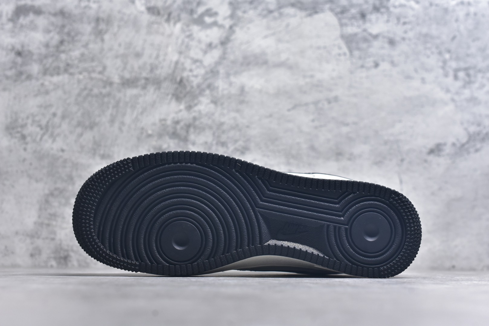 图片[6]-#Nike Air Force 1\’07 Low 斯图西联名 米黑勾黑底 空军一号低帮休闲板鞋 CS5288-037 #原楦头原纸板 原装鞋盒 定制五金配件 内置全掌气垫 原厂鞋底 尺码：36 36.5 37.5 38 38.5 39 40 40.5 41 42 42.5 43 44 44.5 45 9.D4-选品中心