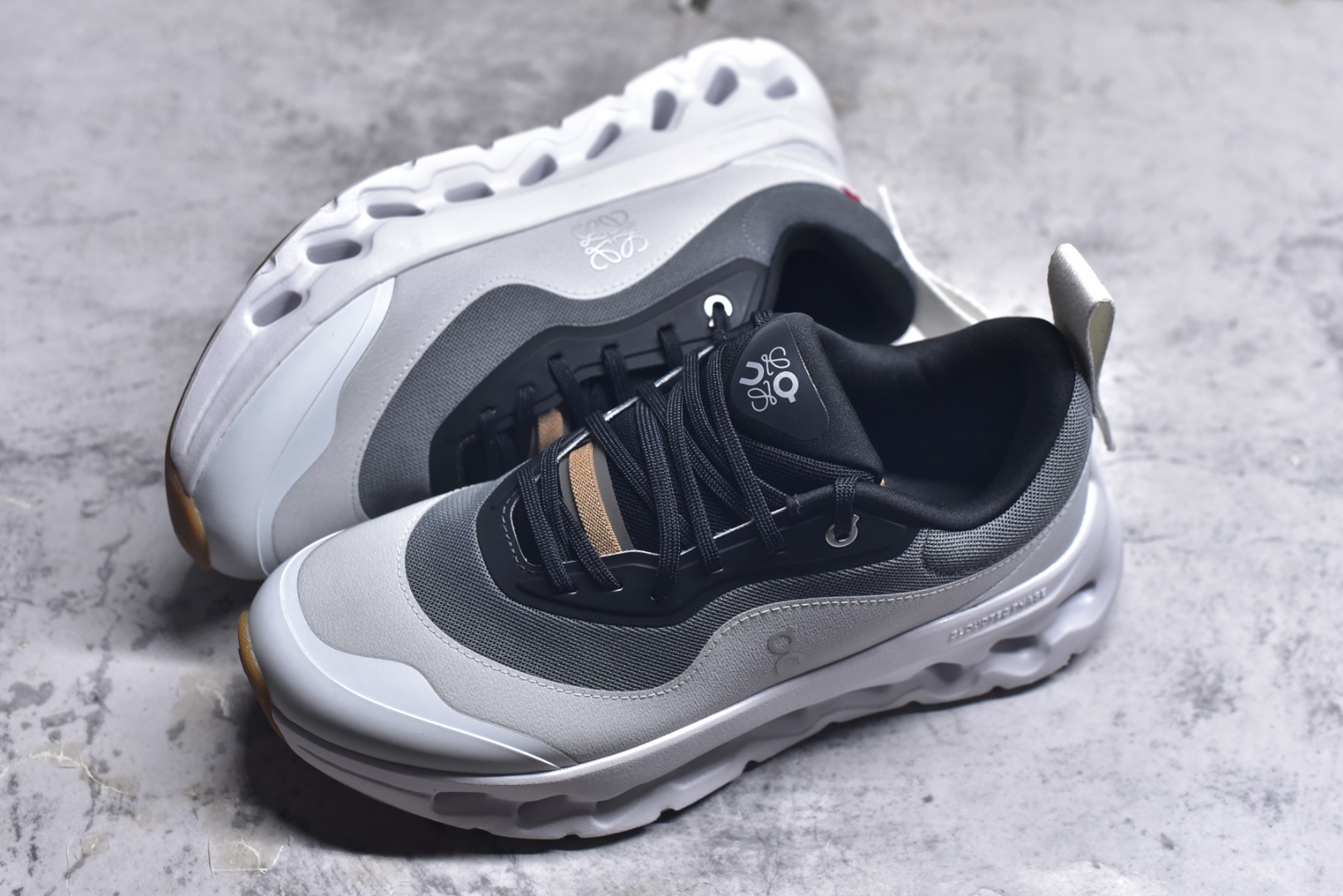 图片[7]-#On昂跑 x LOEW罗意威 Cloudtilt2.0 舒适轻盈 低帮跑步鞋 白黑灰 货号：M929282X34-4515 整身鞋面是一体的，包裹感很强，配合弹力鞋带，穿脱方便快捷。鞋底镂空设计，与爱步相同，脚感舒适。但不是立马就能感受的软，要走一段时间才有回馈。鞋型很秀气，日常穿着还是很合适的一款！尺码：36-45-选品中心