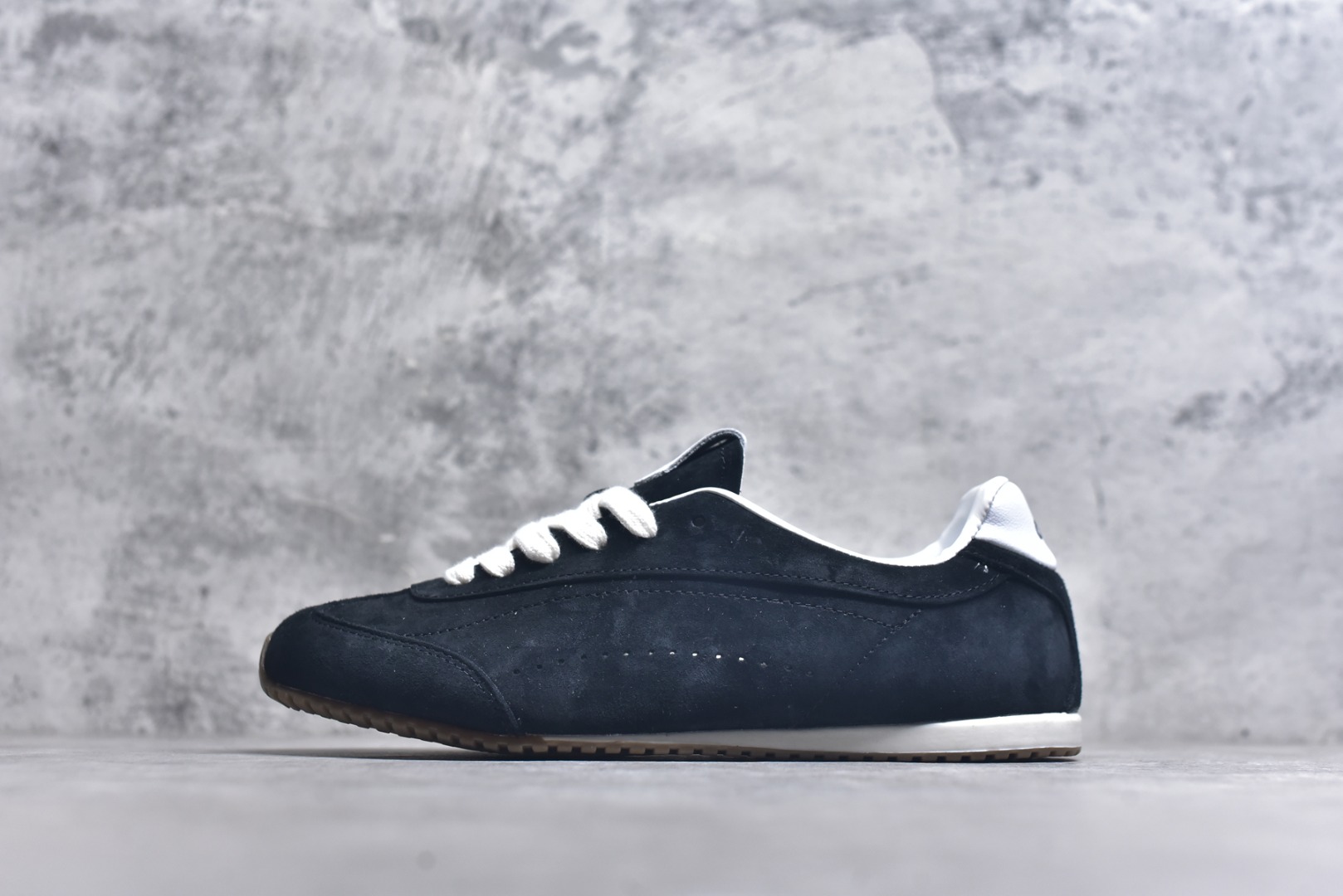 #Alo Yoga Sunset Sneaker 徳训生活休闲鞋 黑色 尺码：36 36.5 37 37.5 38 38.5 39 40 41 41.5 42 42.5 43 44 45 9.D4-选品中心