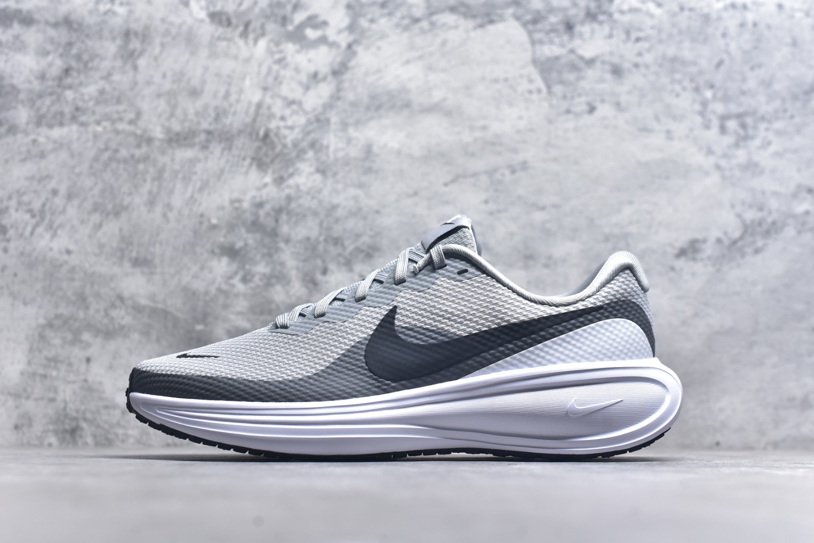 #NIKE REVOLUTION 8轻盈跑鞋舒适百搭防滑耐磨 低帮 休闲跑步鞋 货号：HJ9198-004 男鞋 39 40 40.5 41 42 42.5 43 44 44.5 45-选品中心