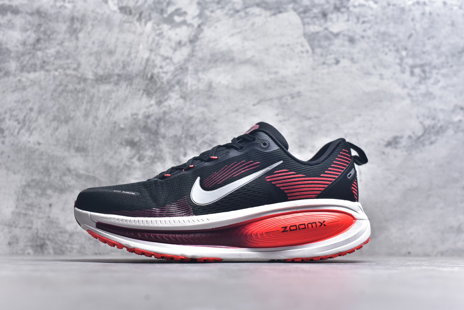 #ZOOM 登月 V18 黑红 HM6803-008 男女鞋 尺码 36 36.5 37 38 38.5 39 40 40.5 41 42 42.5 43 44 44.5 45-选品中心