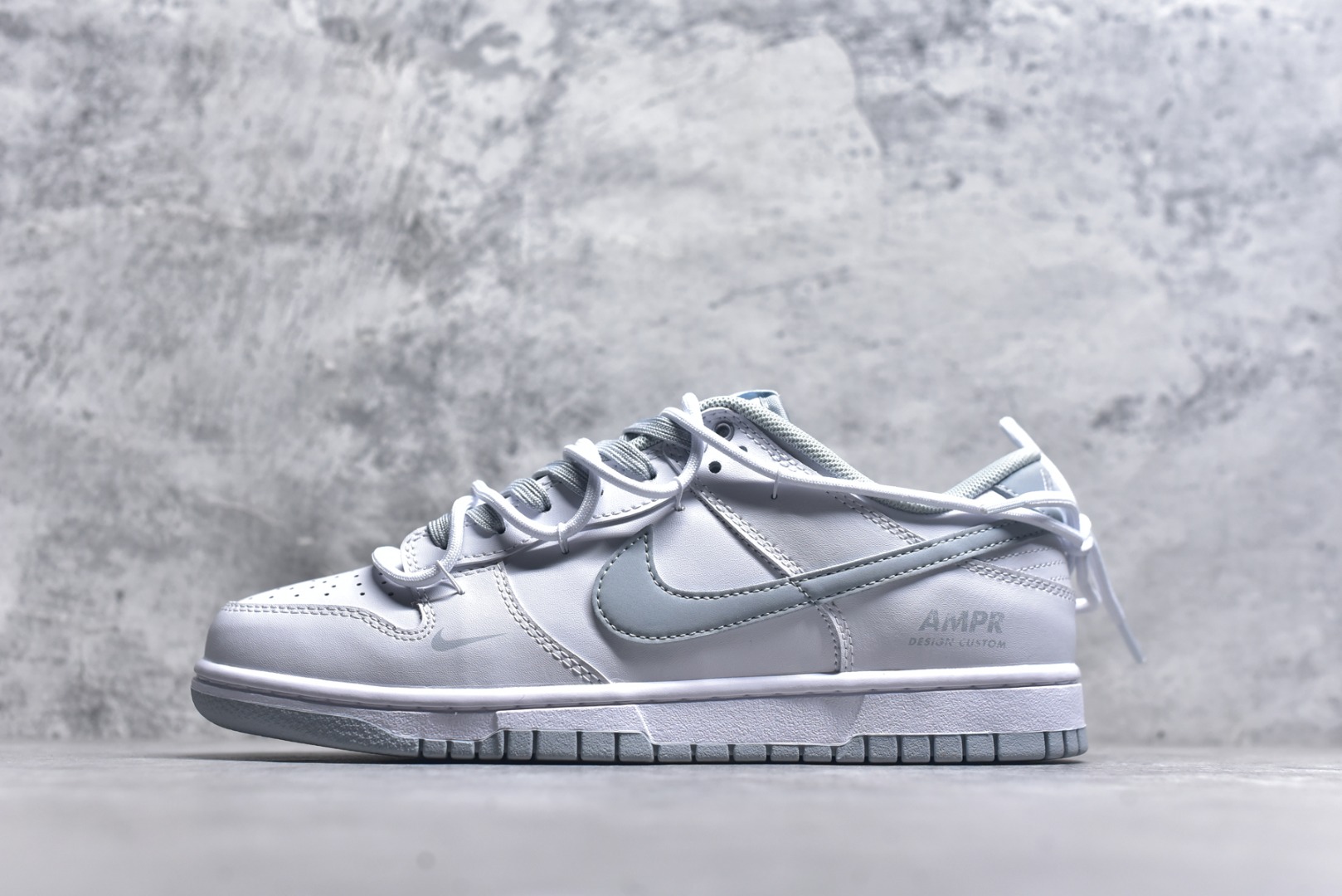 #NK Dunk Low 星郎 WG0528-101 大厂出品 极力推荐 原装头层材料 独家版型蒸餾加工帶來的是更好的视觉和脚感体验大厂纯原品质出货 清洁度 电绣工艺 皮料切割干净无任何毛边 细节完美 实拍调校N版已经零色差零失真 百分百还原实物色彩所见即所得 不存在货不对板色差等低级问题 选购参考实物拍摄 不混卖不参货 只用心做好货严格选品 承诺混一赔十 尺码：40 40.5 41 42 42.5 43 44 44.5 45 46-选品中心