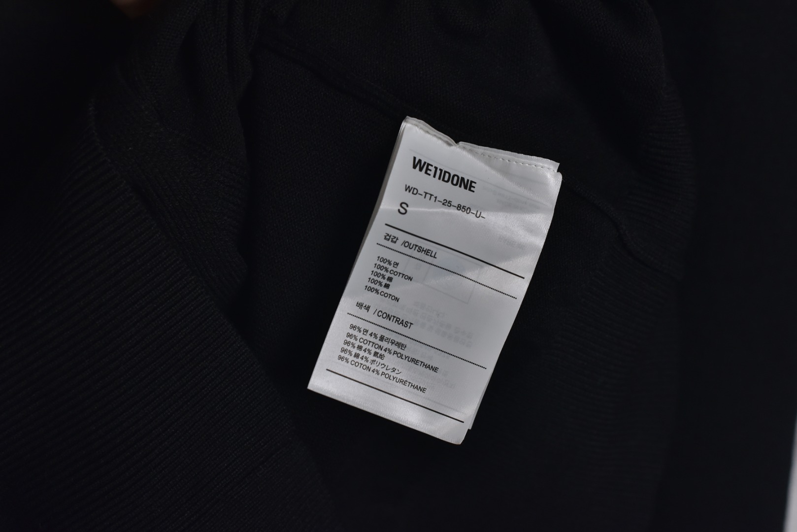 图片[8]-#We11done 25Fw 珍珠W标识开衫外套 金智羽同款穿搭，轻松get简约慵懒的时尚风格，展现低调精致的日常气质，经典的品牌标识点缀，彰显低调的品牌辨识度，面料采用重磅厚实纯棉纱线，针织采用进口全自动针织机，触感柔软，带来舒适的穿着体验，具有一定的挺括感和良好的垂坠感，不易起球，耐穿且易于打理，精选仿珍珠字母点缀，温润光泽，为简约设计增添精致感，提升单品质感，定制辅料水洗标，男女同款 尺码：S-L-选品中心