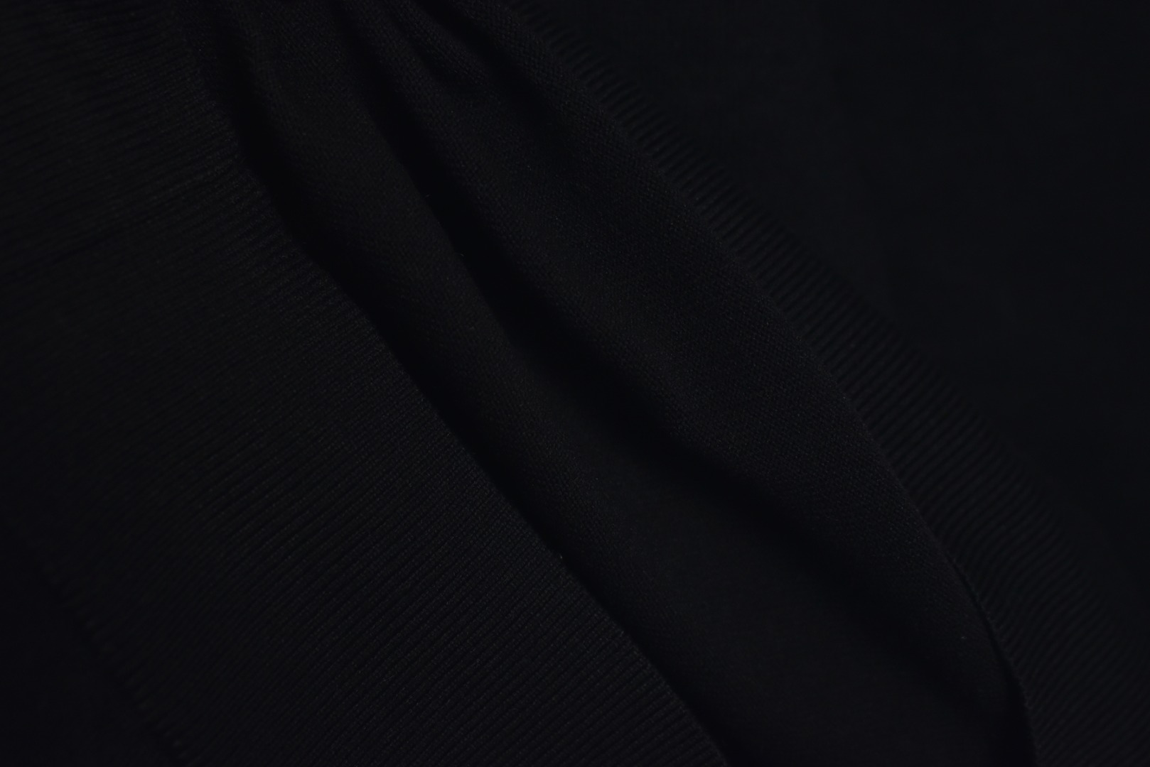 图片[9]-#We11done 25Fw 珍珠W标识开衫外套 金智羽同款穿搭，轻松get简约慵懒的时尚风格，展现低调精致的日常气质，经典的品牌标识点缀，彰显低调的品牌辨识度，面料采用重磅厚实纯棉纱线，针织采用进口全自动针织机，触感柔软，带来舒适的穿着体验，具有一定的挺括感和良好的垂坠感，不易起球，耐穿且易于打理，精选仿珍珠字母点缀，温润光泽，为简约设计增添精致感，提升单品质感，定制辅料水洗标，男女同款 尺码：S-L-选品中心