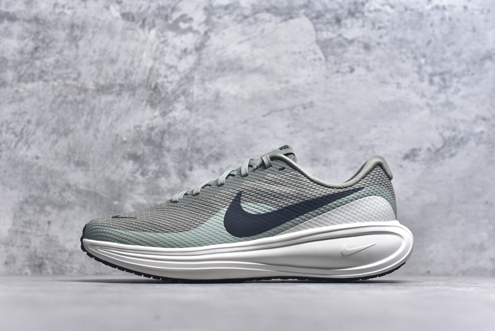 #NIKE REVOLUTION 8轻盈跑鞋舒适百搭防滑耐磨 低帮 休闲跑步鞋 货号：HJ9198 300 尺码：39 40 40.5 41 42 42.5 43 44 44.5 45-选品中心