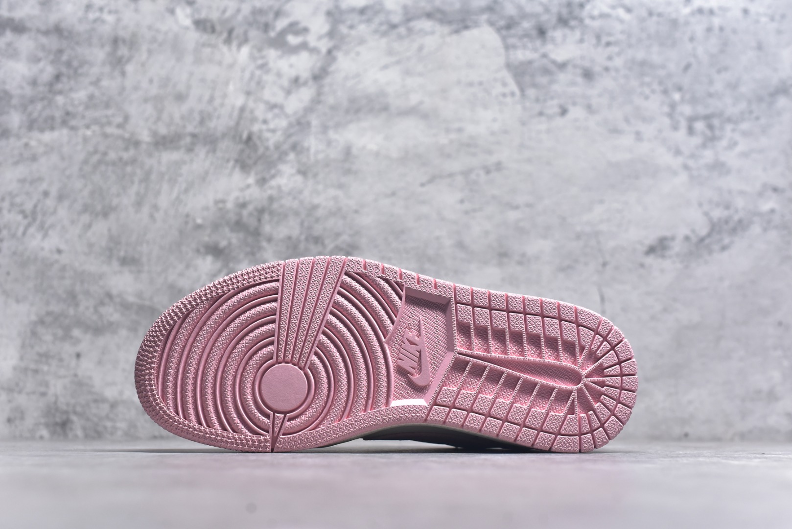 图片[6]-#海外爆款限量发售！ Travis Scott x Jordan 1 Low “Labubu拉布布联名” 高端定制 乔丹倒勾低帮休闲板鞋 大厂纯原品质出货 纯正版型 定制鞋盒 皮料切割干净无任何毛边 细节完美 超高清洁度 货号：DD7866-114 尺码：36 36.5 37.5 38 38.5 39 40 40.5 41 42 42.5 43 44 44.5 45-选品中心