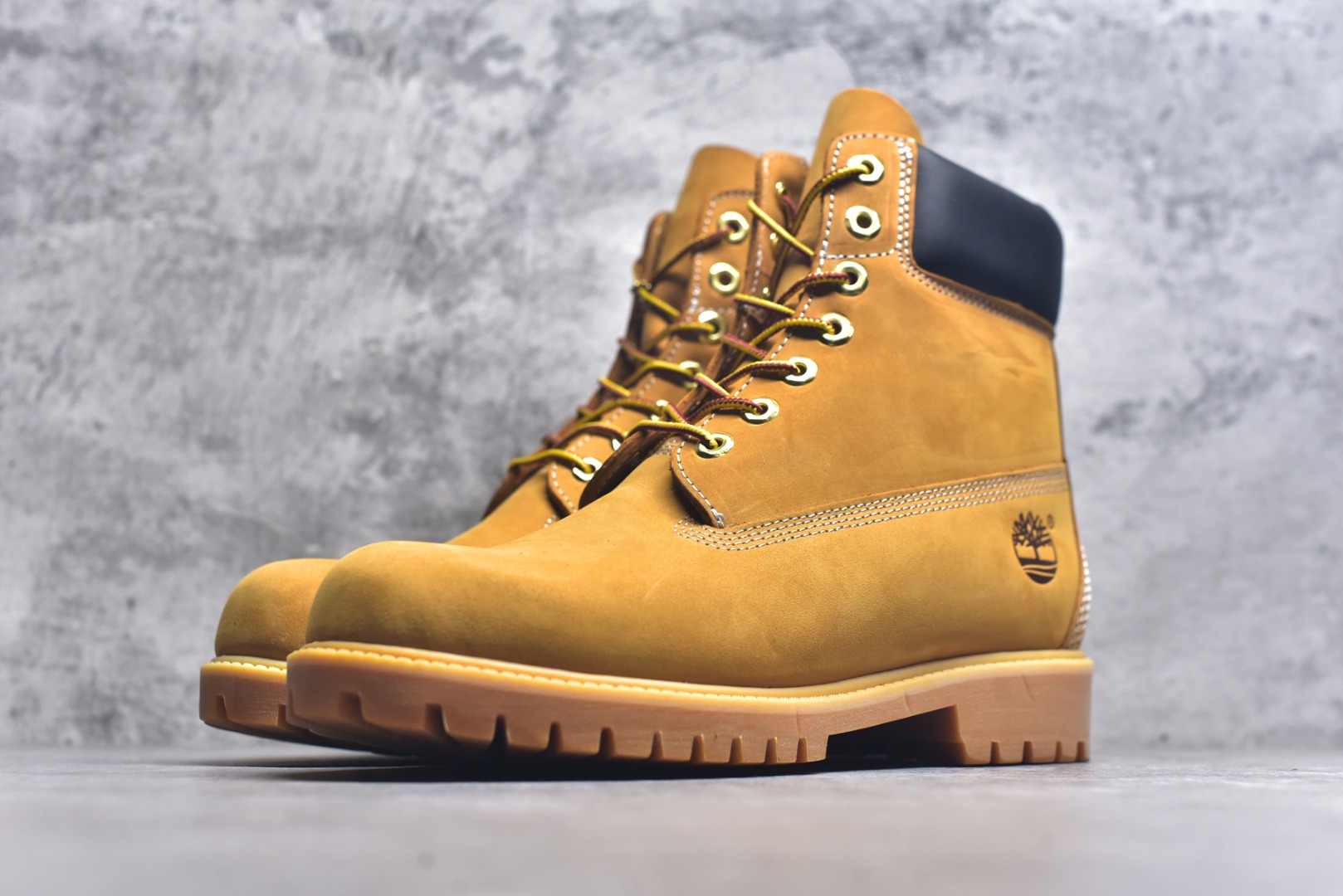 图片[2]-#广东中山版添柏岚 Timberland 踢不烂/经典款黄色高帮 【女款六孔 型号10361 男款七孔 型号10061】 广东珠海代工厂生产 某宝香港代购统一渠道发货订单 某物一致品质 原单正品工艺解析 进口防水磨砂牛皮 紫光Logo防伪标识 精准电脑车线 四线并齐工艺 一万次横折动态防水 一体成型注塑工艺（区别冷粘一体成型版本）橡胶防滑大底耐造耐磨 全真牛皮领口内里鞋垫 配备抗疲劳减震蜂窝鞋垫 舒适性极高 平常生活实用性极高 经典简单易搭配 全套装柜包装配件 尺码：35.5 36 37 37.5 38 38.5 39 （女鞋号码段)39.5 40 41 41.5 42 43 43.5 44 45 (男鞋尺码段) 皮鞋码-选品中心