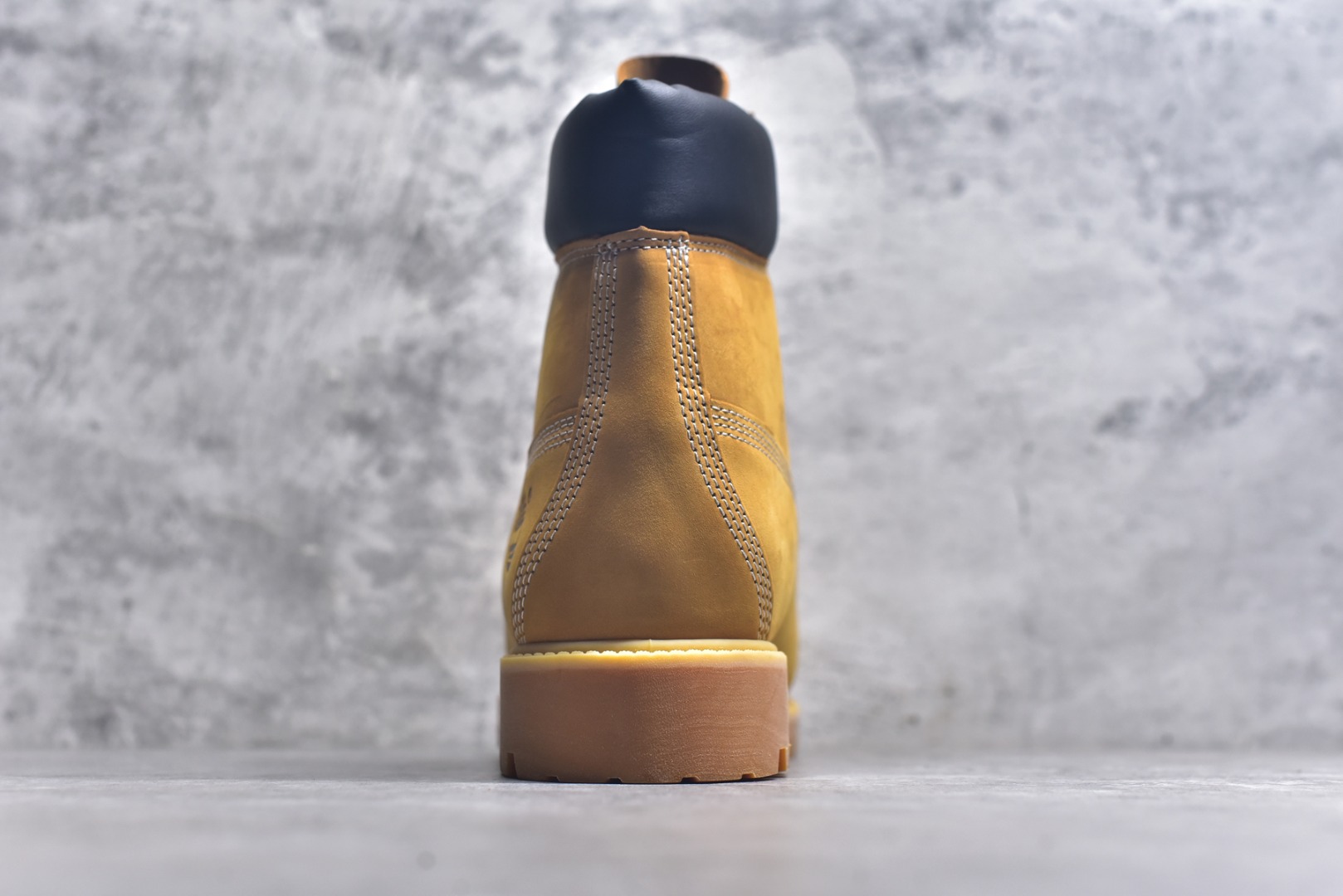 图片[5]-#广东中山版添柏岚 Timberland 踢不烂/经典款黄色高帮 【女款六孔 型号10361 男款七孔 型号10061】 广东珠海代工厂生产 某宝香港代购统一渠道发货订单 某物一致品质 原单正品工艺解析 进口防水磨砂牛皮 紫光Logo防伪标识 精准电脑车线 四线并齐工艺 一万次横折动态防水 一体成型注塑工艺（区别冷粘一体成型版本）橡胶防滑大底耐造耐磨 全真牛皮领口内里鞋垫 配备抗疲劳减震蜂窝鞋垫 舒适性极高 平常生活实用性极高 经典简单易搭配 全套装柜包装配件 尺码：35.5 36 37 37.5 38 38.5 39 （女鞋号码段)39.5 40 41 41.5 42 43 43.5 44 45 (男鞋尺码段) 皮鞋码-选品中心