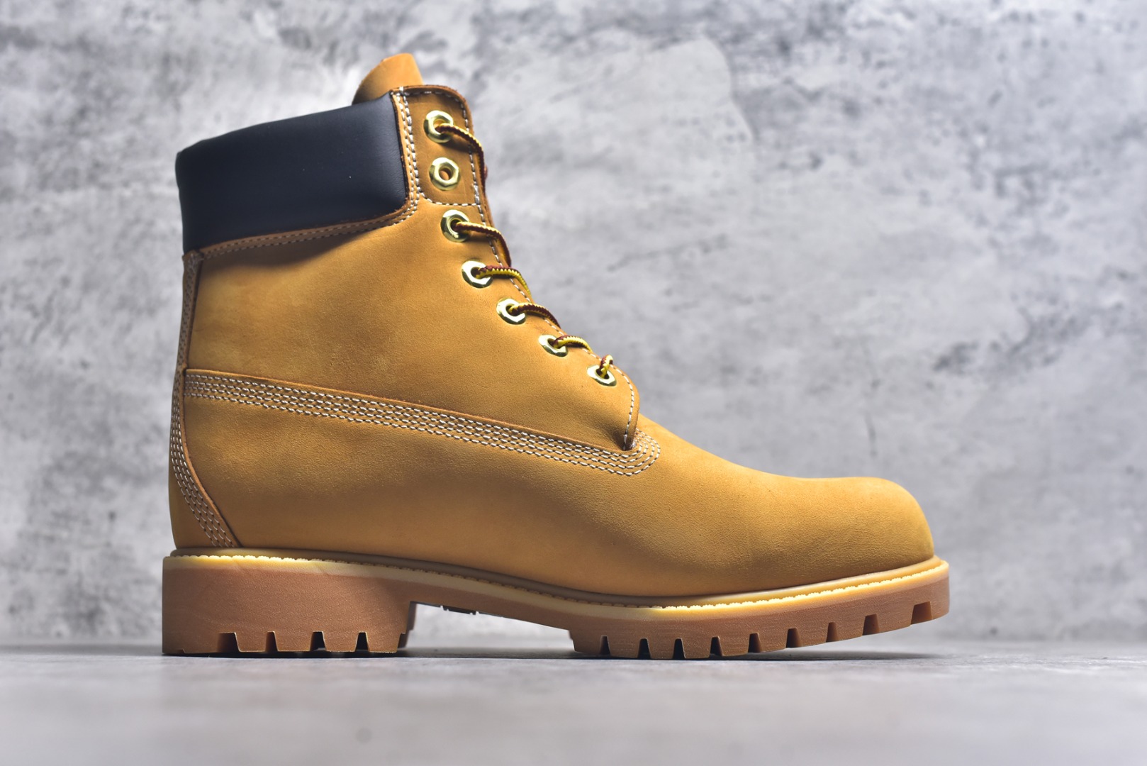 图片[3]-#广东中山版添柏岚 Timberland 踢不烂/经典款黄色高帮 【女款六孔 型号10361 男款七孔 型号10061】 广东珠海代工厂生产 某宝香港代购统一渠道发货订单 某物一致品质 原单正品工艺解析 进口防水磨砂牛皮 紫光Logo防伪标识 精准电脑车线 四线并齐工艺 一万次横折动态防水 一体成型注塑工艺（区别冷粘一体成型版本）橡胶防滑大底耐造耐磨 全真牛皮领口内里鞋垫 配备抗疲劳减震蜂窝鞋垫 舒适性极高 平常生活实用性极高 经典简单易搭配 全套装柜包装配件 尺码：35.5 36 37 37.5 38 38.5 39 （女鞋号码段)39.5 40 41 41.5 42 43 43.5 44 45 (男鞋尺码段) 皮鞋码-选品中心