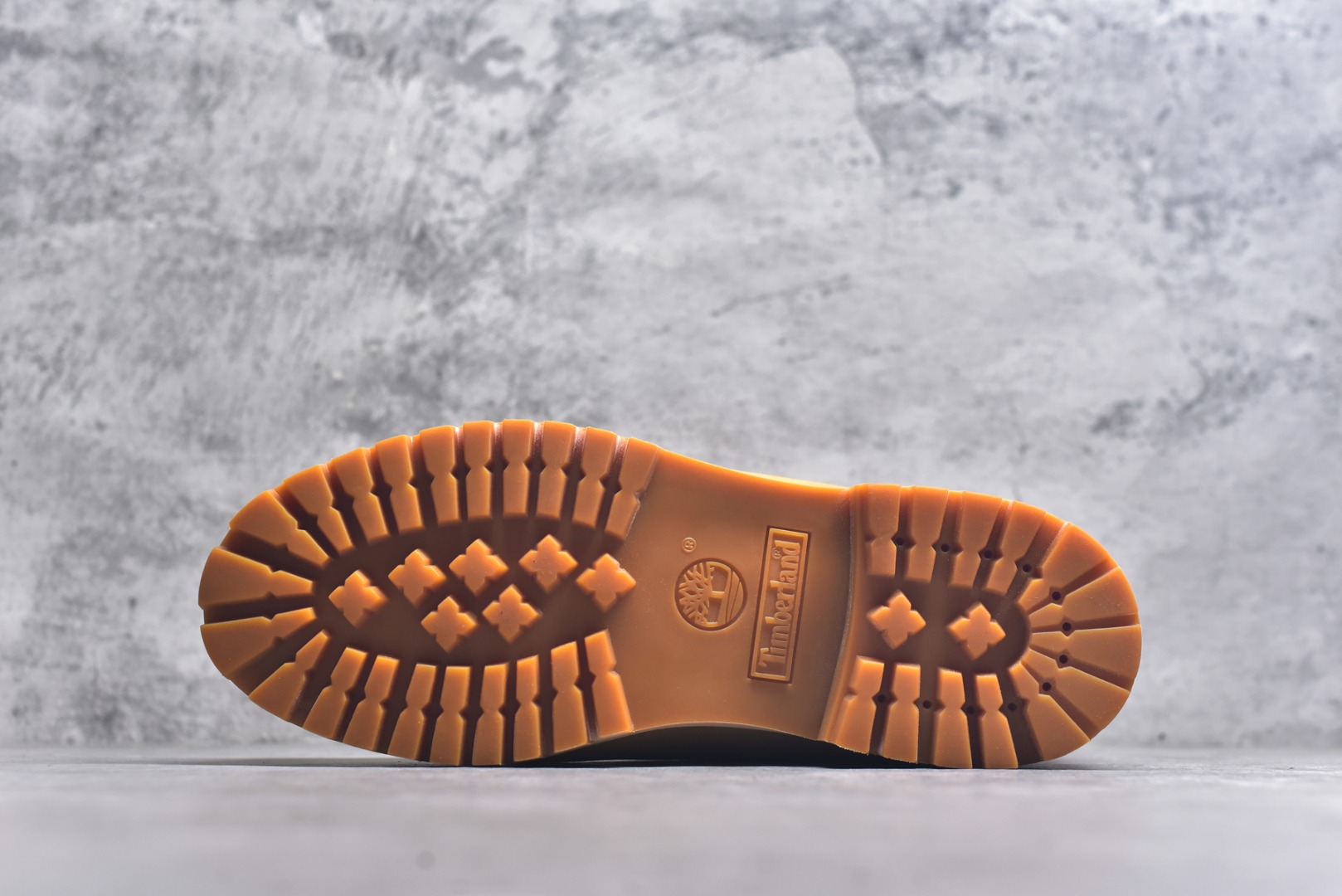 图片[6]-#广东中山版添柏岚 Timberland 踢不烂/经典款黄色高帮 【女款六孔 型号10361 男款七孔 型号10061】 广东珠海代工厂生产 某宝香港代购统一渠道发货订单 某物一致品质 原单正品工艺解析 进口防水磨砂牛皮 紫光Logo防伪标识 精准电脑车线 四线并齐工艺 一万次横折动态防水 一体成型注塑工艺（区别冷粘一体成型版本）橡胶防滑大底耐造耐磨 全真牛皮领口内里鞋垫 配备抗疲劳减震蜂窝鞋垫 舒适性极高 平常生活实用性极高 经典简单易搭配 全套装柜包装配件 尺码：35.5 36 37 37.5 38 38.5 39 （女鞋号码段)39.5 40 41 41.5 42 43 43.5 44 45 (男鞋尺码段) 皮鞋码-选品中心