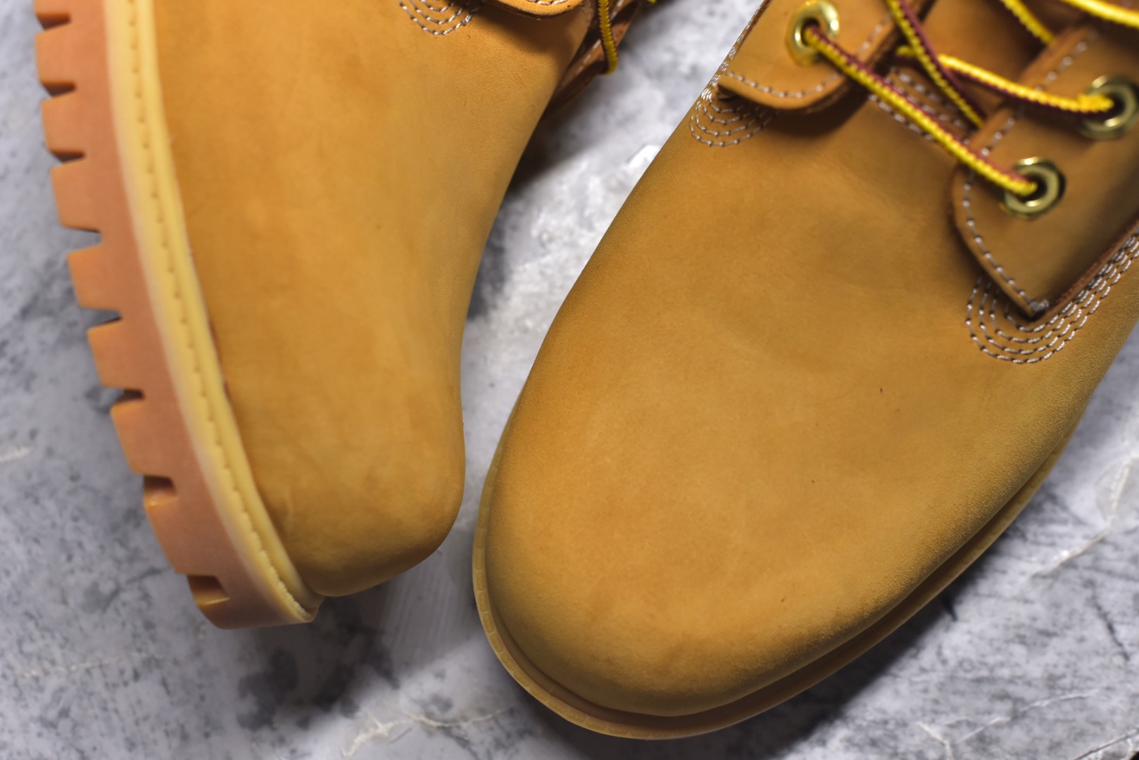 图片[8]-#广东中山版添柏岚 Timberland 踢不烂/经典款黄色高帮 【女款六孔 型号10361 男款七孔 型号10061】 广东珠海代工厂生产 某宝香港代购统一渠道发货订单 某物一致品质 原单正品工艺解析 进口防水磨砂牛皮 紫光Logo防伪标识 精准电脑车线 四线并齐工艺 一万次横折动态防水 一体成型注塑工艺（区别冷粘一体成型版本）橡胶防滑大底耐造耐磨 全真牛皮领口内里鞋垫 配备抗疲劳减震蜂窝鞋垫 舒适性极高 平常生活实用性极高 经典简单易搭配 全套装柜包装配件 尺码：35.5 36 37 37.5 38 38.5 39 （女鞋号码段)39.5 40 41 41.5 42 43 43.5 44 45 (男鞋尺码段) 皮鞋码-选品中心