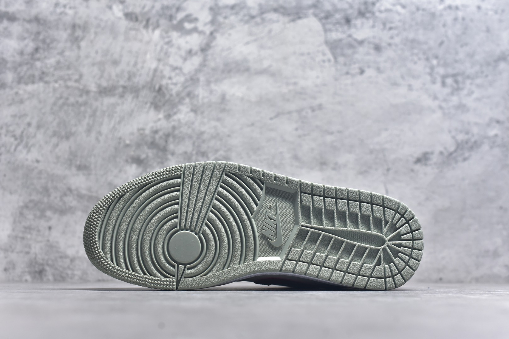 图片[6]-#Air Jordan AJ1 Low 低帮 553558-133 全新流水线出品 DT版本唯一平替选择 市场第二梯队最强版 全部原鞋开发 原楦原纸板开发 全鞋电脑针车 原厂内置全掌气垫 原盒内在原标 唯一Zp原版鞋带绑法 免检产品 全新2022版型 全头层皮料 完美零毛边处理 原厂配置全掌气垫 价格定位良心 几十个配色陆续出货 实拍调校N版已经零色差零失真 百分百还原实物色彩所见即所得 不存在货不对板色差等低级问题 选购参考实物拍摄 不混卖不参货 只用心做好货严格选品 承诺混一赔十 尺码：36 36.5 37.5 38 38.5 39 40 40.5 41 42 42.5 43 44 44.5 45-选品中心