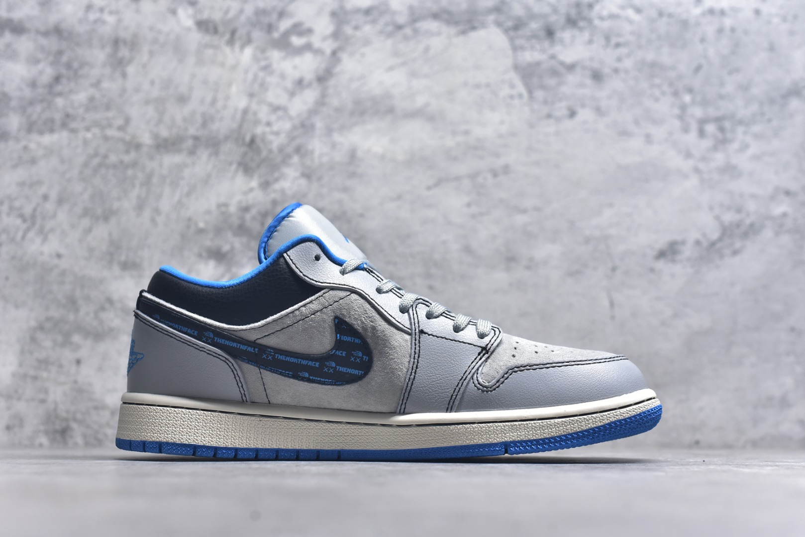 图片[3]-#海外爆款限量发售！高端定制Air Jordan 1 Low AJ1 乔1 “北面联名—灰蓝猪八”高端定制 低帮复古篮球鞋 #定制鞋盒 大厂纯原品质出货 超高清洁度 皮料切割干净无任何毛边 细节完美 货号：LD2025-002 尺码：36 36.5 37.5 38 38.5 39 40 40.5 41 42 42.5 43 44 44.5 45-选品中心