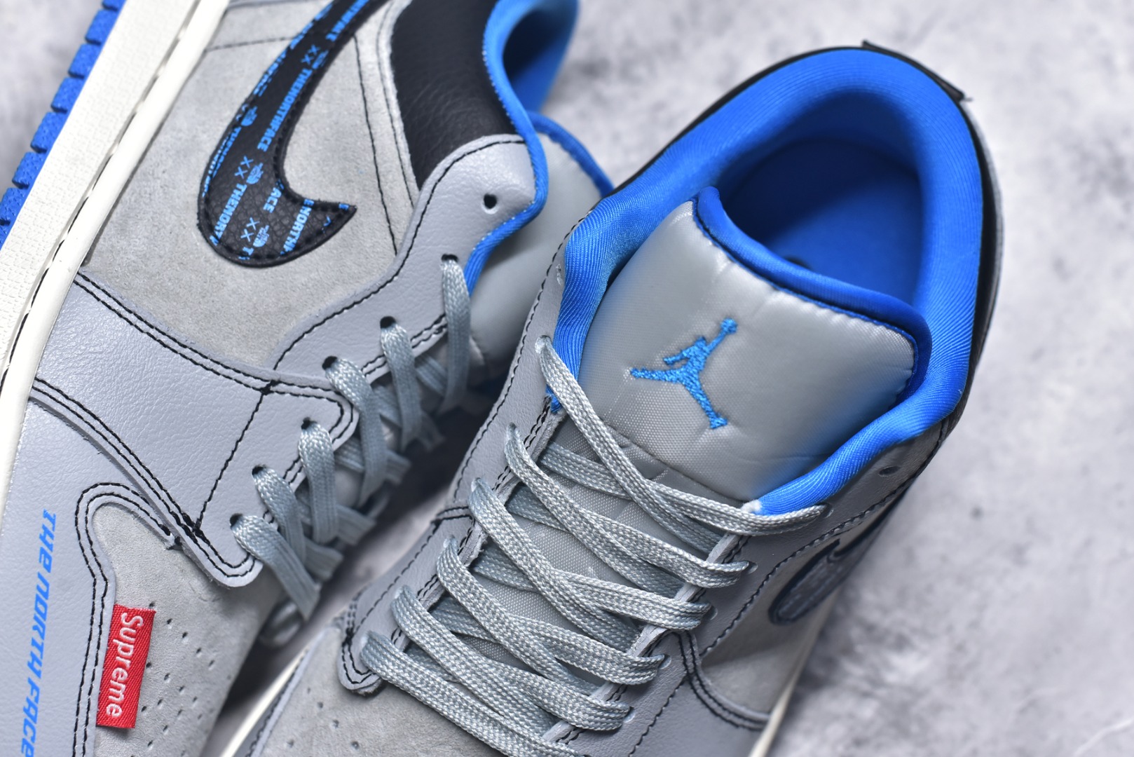 图片[9]-#海外爆款限量发售！高端定制Air Jordan 1 Low AJ1 乔1 “北面联名—灰蓝猪八”高端定制 低帮复古篮球鞋 #定制鞋盒 大厂纯原品质出货 超高清洁度 皮料切割干净无任何毛边 细节完美 货号：LD2025-002 尺码：36 36.5 37.5 38 38.5 39 40 40.5 41 42 42.5 43 44 44.5 45-选品中心