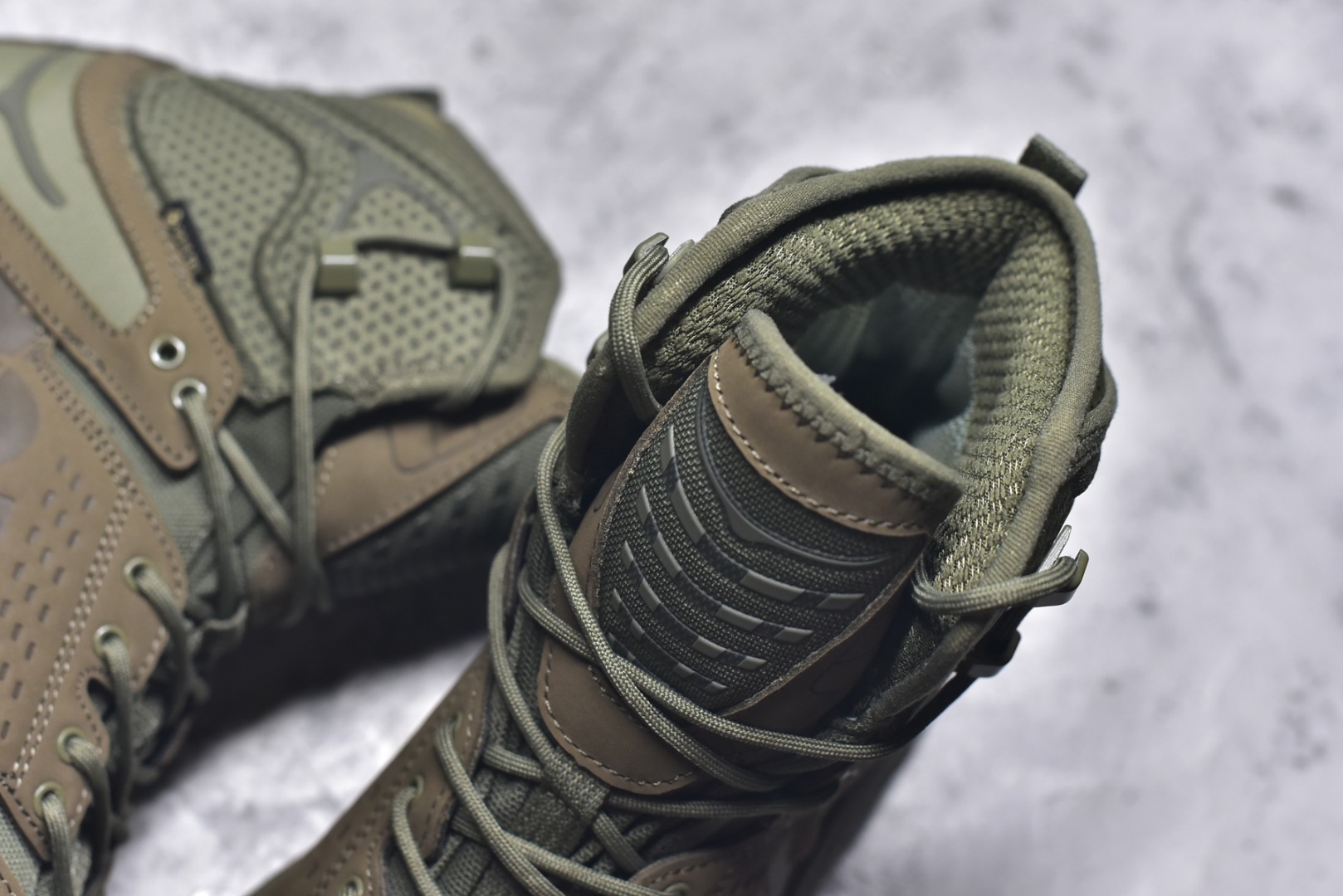 图片[9]-#HOKA ONE ONE Tor Ultra Tor Low 托亚潮流高帮户外功能鞋 鞋款利用机能、户外、复古元素将都市型格与户外机能无缝结合 既能自由穿梭于城市的钢筋水泥之间 也能轻松演绎山系潮流搭配 全粒面皮革结合模压鞋口 提升持久耐穿度 直至鞋头的鞋带设计 舒适灵活的调节 搭配鞋头处HOKA ONE ONE飞翼纹饰 营造了个性十足的张扬气场 Tor Ultra 配备 Vibram® 鞋底与 EVA 和RMAT® 中底 给穿著者最佳的抓地力及舒适性 另外中底的金属摇杆可稳定脚部行程 当走过崎岖山路时依然让脚部得到平稳的感觉 而整对鞋以皮革和耐用尼龙布材打造 与坚固的鞋底相结合 可以牢固地支撑脚部和脚踝 另外外层搭载的Event技术 保持鞋履防水以及鞋内透气作用 尺码：39-46-选品中心