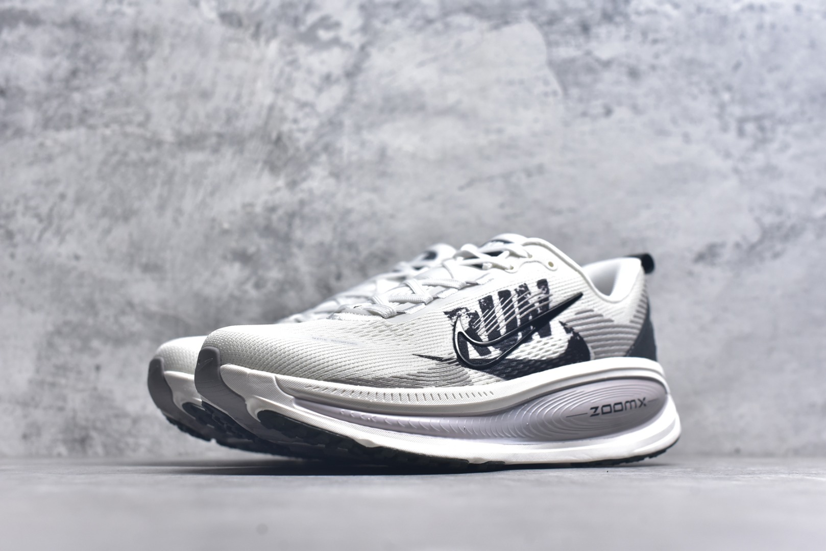 图片[2]-#ZOOM 登月 V18 白灰联名 IB5726-100 男女鞋 尺码 36 36.5 37 38 38.5 39 40 40.5 41 42 42.5 43 44 44.5 45-选品中心