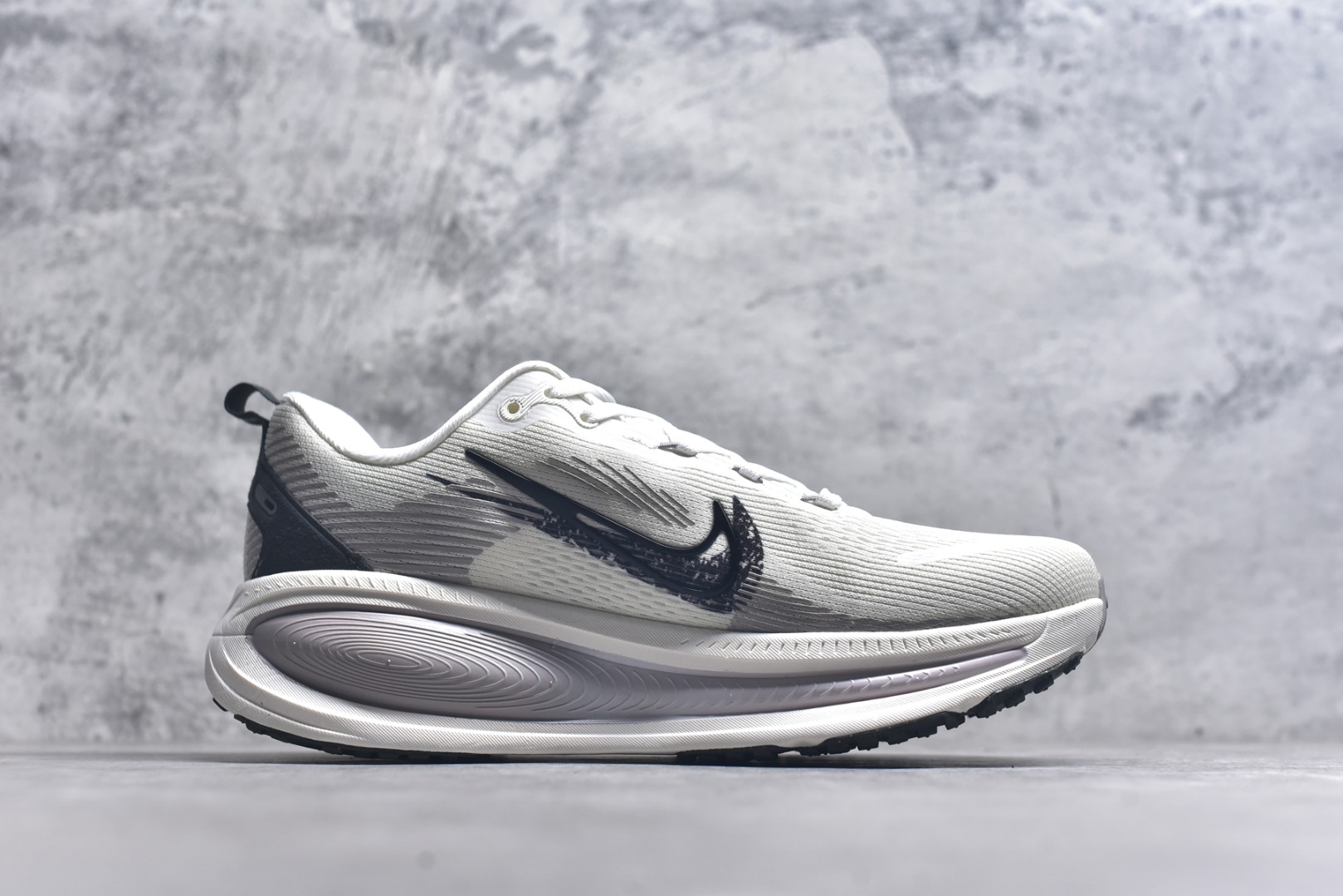 图片[3]-#ZOOM 登月 V18 白灰联名 IB5726-100 男女鞋 尺码 36 36.5 37 38 38.5 39 40 40.5 41 42 42.5 43 44 44.5 45-选品中心