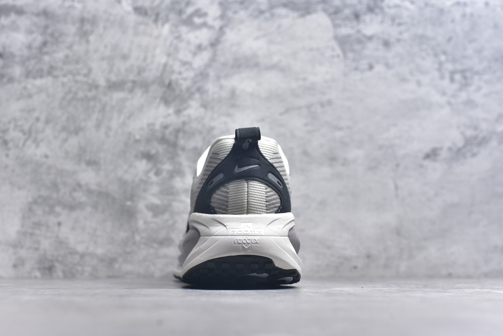 图片[5]-#ZOOM 登月 V18 白灰联名 IB5726-100 男女鞋 尺码 36 36.5 37 38 38.5 39 40 40.5 41 42 42.5 43 44 44.5 45-选品中心