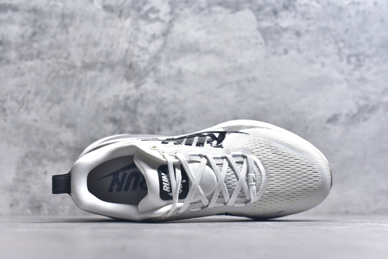 图片[4]-#ZOOM 登月 V18 白灰联名 IB5726-100 男女鞋 尺码 36 36.5 37 38 38.5 39 40 40.5 41 42 42.5 43 44 44.5 45-选品中心