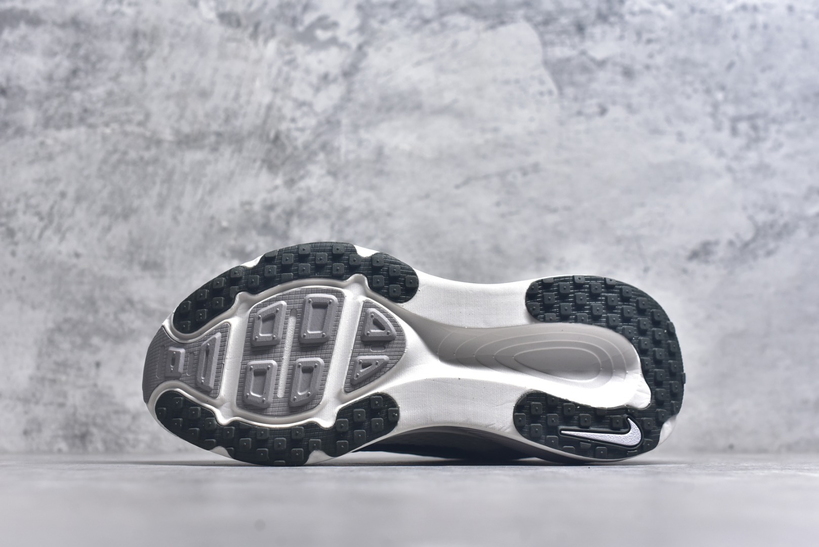 图片[6]-#ZOOM 登月 V18 白灰联名 IB5726-100 男女鞋 尺码 36 36.5 37 38 38.5 39 40 40.5 41 42 42.5 43 44 44.5 45-选品中心