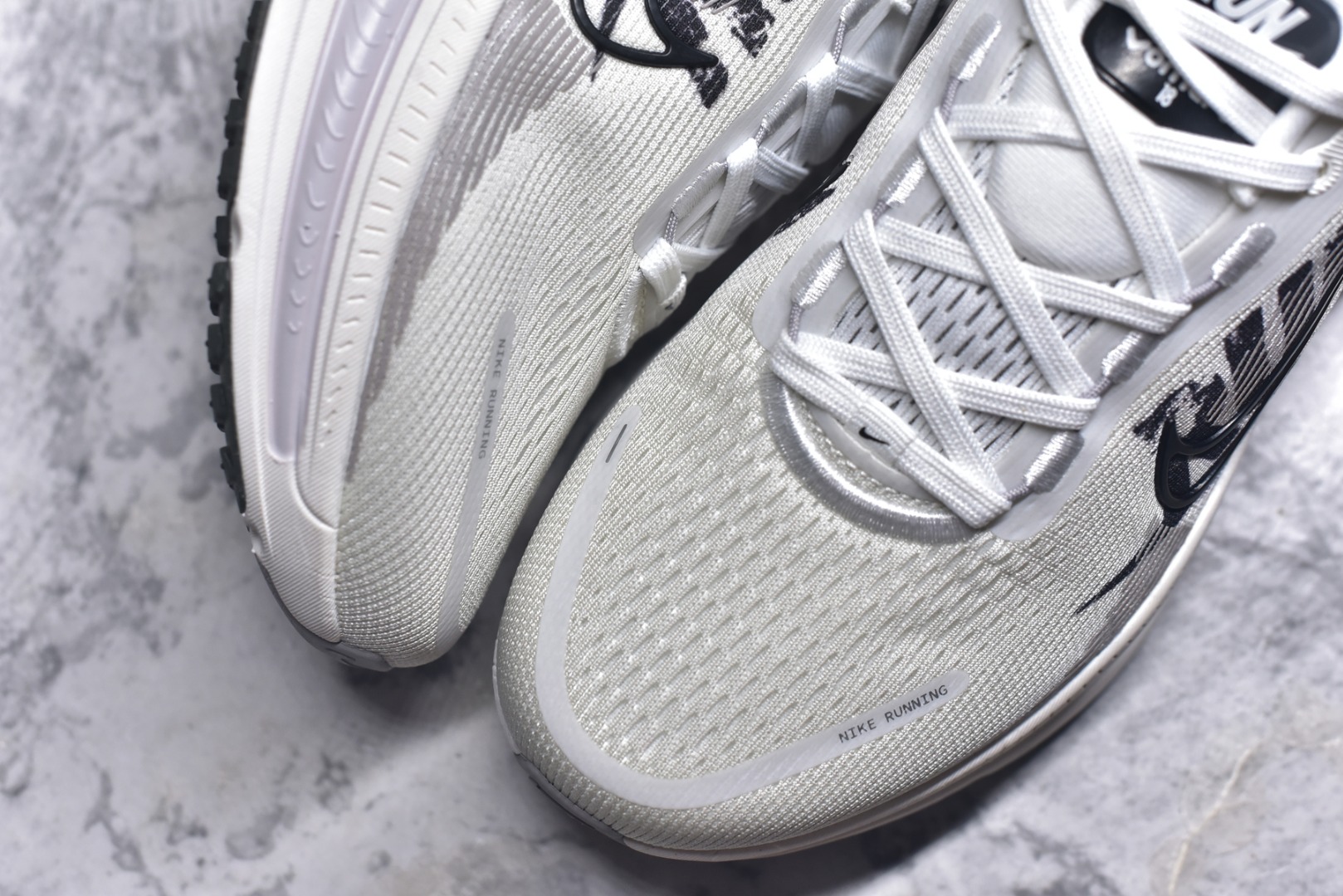 图片[8]-#ZOOM 登月 V18 白灰联名 IB5726-100 男女鞋 尺码 36 36.5 37 38 38.5 39 40 40.5 41 42 42.5 43 44 44.5 45-选品中心