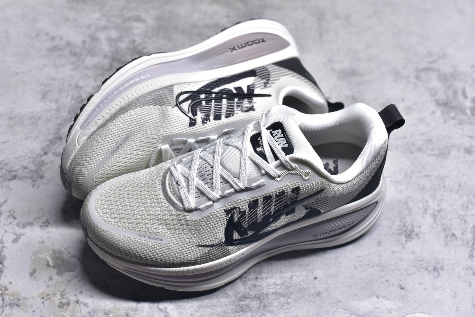 图片[7]-#ZOOM 登月 V18 白灰联名 IB5726-100 男女鞋 尺码 36 36.5 37 38 38.5 39 40 40.5 41 42 42.5 43 44 44.5 45-选品中心