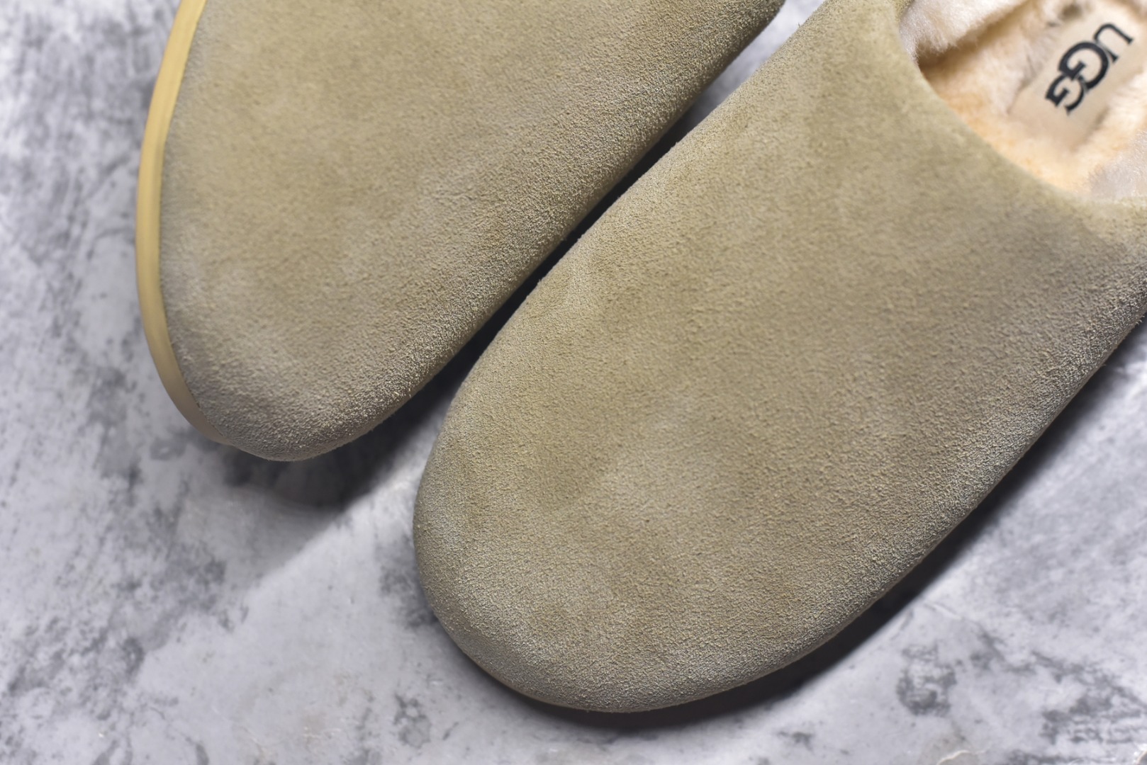 图片[8]-#X1 全网最齐 ugg 100个配色 市面顶级版本 25新款 UGG Elea Slip-On 轻薄一脚蹬 居家 办公室 空调房室内 易搭配超时髦大长腿福利款 广州外贸大厂生产 鞋头到鞋垫真羊皮毛一体 独立外盒包装 芯片 带防水工艺 区别市面任何版本 独立原版开发大底 羊绒鞋垫 冬季保暖外出 家居都是很适合的选择 近年uug推出款式系列 局部偏向年轻消费者喜好 也走到时尚潮流穿搭的前沿 鞋身材质 防泼水涂层翻毛皮鞋面 17毫米UGGPURE™植入式羊毛内底 轻便防滑舒适橡胶外底 带有品牌LOGO商标 带全套包装 尺码： 35 36 37 38 39 40-选品中心