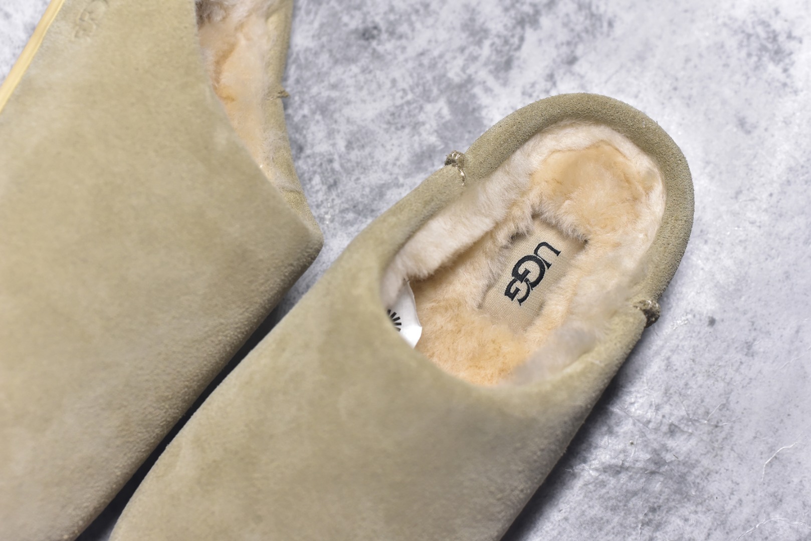 图片[9]-#X1 全网最齐 ugg 100个配色 市面顶级版本 25新款 UGG Elea Slip-On 轻薄一脚蹬 居家 办公室 空调房室内 易搭配超时髦大长腿福利款 广州外贸大厂生产 鞋头到鞋垫真羊皮毛一体 独立外盒包装 芯片 带防水工艺 区别市面任何版本 独立原版开发大底 羊绒鞋垫 冬季保暖外出 家居都是很适合的选择 近年uug推出款式系列 局部偏向年轻消费者喜好 也走到时尚潮流穿搭的前沿 鞋身材质 防泼水涂层翻毛皮鞋面 17毫米UGGPURE™植入式羊毛内底 轻便防滑舒适橡胶外底 带有品牌LOGO商标 带全套包装 尺码： 35 36 37 38 39 40-选品中心