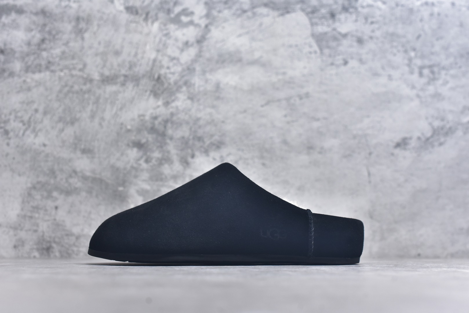 #X1 全网最齐 ugg 100个配色 市面顶级版本 25新款 UGG Elea Slip-On 轻薄一脚蹬 居家 办公室 空调房室内 易搭配超时髦大长腿福利款 广州外贸大厂生产 鞋头到鞋垫真羊皮毛一体 独立外盒包装 芯片 带防水工艺 区别市面任何版本 独立原版开发大底 羊绒鞋垫 冬季保暖外出 家居都是很适合的选择 近年uug推出款式系列 局部偏向年轻消费者喜好 也走到时尚潮流穿搭的前沿 鞋身材质 防泼水涂层翻毛皮鞋面 17毫米UGGPURE™植入式羊毛内底 轻便防滑舒适橡胶外底 带有品牌LOGO商标 带全套包装 尺码： 35 36 37 38 39 40-选品中心