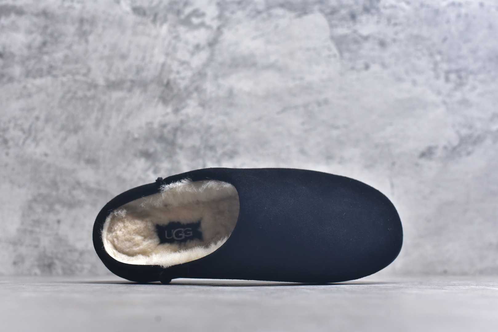图片[4]-#X1 全网最齐 ugg 100个配色 市面顶级版本 25新款 UGG Elea Slip-On 轻薄一脚蹬 居家 办公室 空调房室内 易搭配超时髦大长腿福利款 广州外贸大厂生产 鞋头到鞋垫真羊皮毛一体 独立外盒包装 芯片 带防水工艺 区别市面任何版本 独立原版开发大底 羊绒鞋垫 冬季保暖外出 家居都是很适合的选择 近年uug推出款式系列 局部偏向年轻消费者喜好 也走到时尚潮流穿搭的前沿 鞋身材质 防泼水涂层翻毛皮鞋面 17毫米UGGPURE™植入式羊毛内底 轻便防滑舒适橡胶外底 带有品牌LOGO商标 带全套包装 尺码： 35 36 37 38 39 40-选品中心