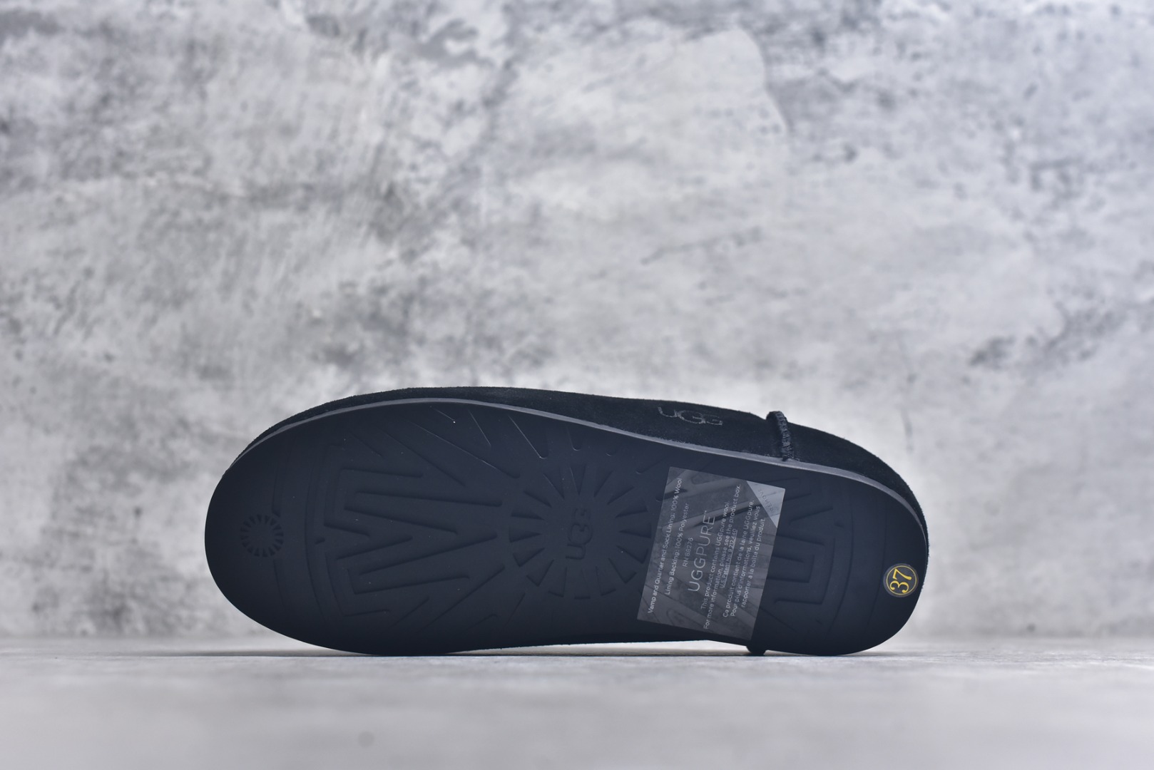 图片[6]-#X1 全网最齐 ugg 100个配色 市面顶级版本 25新款 UGG Elea Slip-On 轻薄一脚蹬 居家 办公室 空调房室内 易搭配超时髦大长腿福利款 广州外贸大厂生产 鞋头到鞋垫真羊皮毛一体 独立外盒包装 芯片 带防水工艺 区别市面任何版本 独立原版开发大底 羊绒鞋垫 冬季保暖外出 家居都是很适合的选择 近年uug推出款式系列 局部偏向年轻消费者喜好 也走到时尚潮流穿搭的前沿 鞋身材质 防泼水涂层翻毛皮鞋面 17毫米UGGPURE™植入式羊毛内底 轻便防滑舒适橡胶外底 带有品牌LOGO商标 带全套包装 尺码： 35 36 37 38 39 40-选品中心