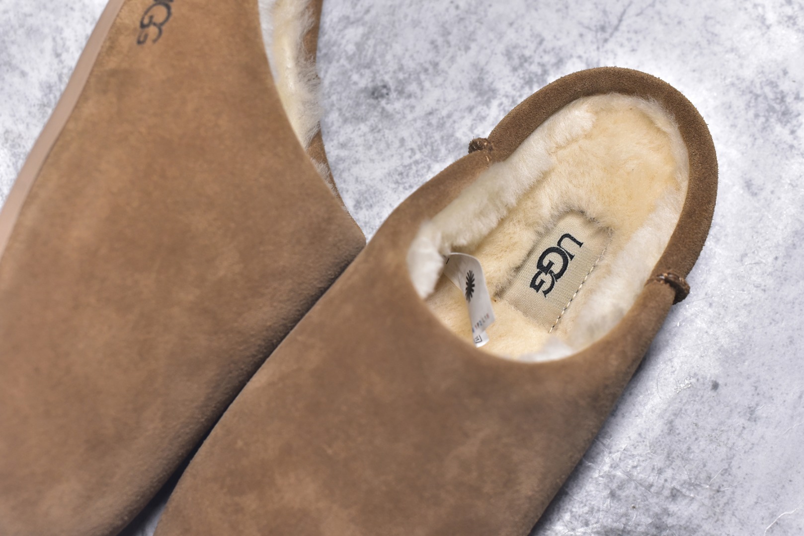 图片[9]-#X1 全网最齐 ugg 100个配色 市面顶级版本 25新款 UGG Elea Slip-On 轻薄一脚蹬 居家 办公室 空调房室内 易搭配超时髦大长腿福利款 广州外贸大厂生产 鞋头到鞋垫真羊皮毛一体 独立外盒包装 芯片 带防水工艺 区别市面任何版本 独立原版开发大底 羊绒鞋垫 冬季保暖外出 家居都是很适合的选择 近年uug推出款式系列 局部偏向年轻消费者喜好 也走到时尚潮流穿搭的前沿 鞋身材质 防泼水涂层翻毛皮鞋面 17毫米UGGPURE™植入式羊毛内底 轻便防滑舒适橡胶外底 带有品牌LOGO商标 带全套包装 尺码： 35 36 37 38 39 40-选品中心
