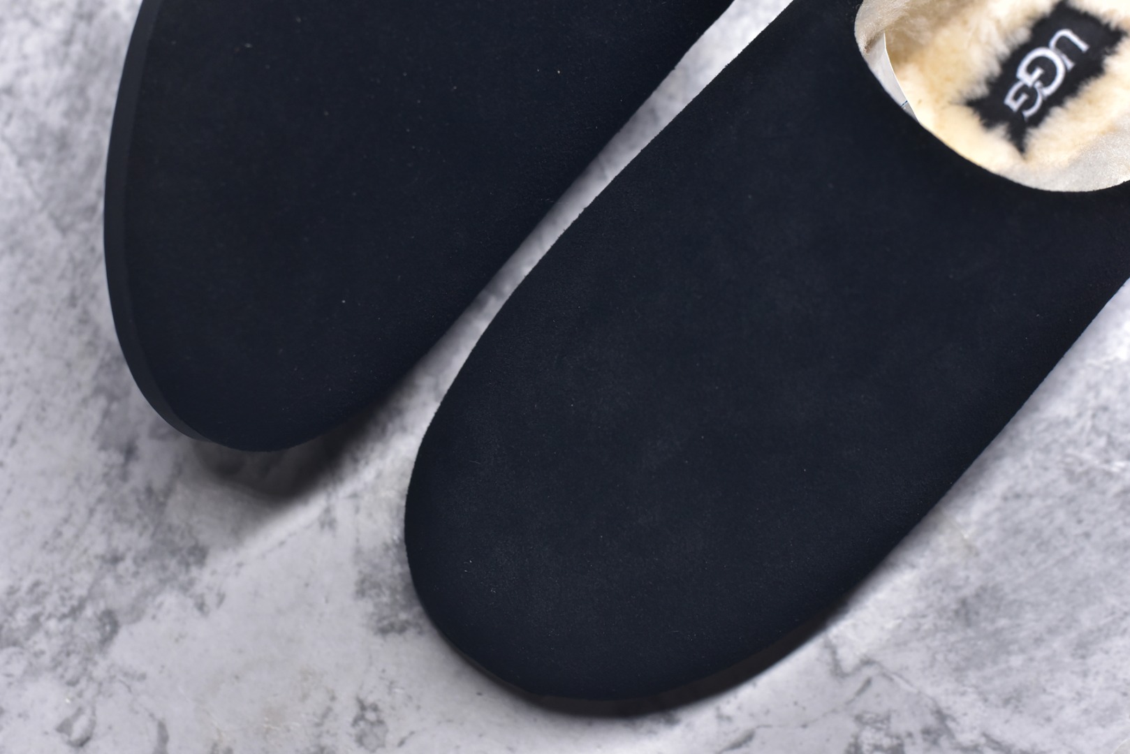 图片[8]-#X1 全网最齐 ugg 100个配色 市面顶级版本 25新款 UGG Elea Slip-On 轻薄一脚蹬 居家 办公室 空调房室内 易搭配超时髦大长腿福利款 广州外贸大厂生产 鞋头到鞋垫真羊皮毛一体 独立外盒包装 芯片 带防水工艺 区别市面任何版本 独立原版开发大底 羊绒鞋垫 冬季保暖外出 家居都是很适合的选择 近年uug推出款式系列 局部偏向年轻消费者喜好 也走到时尚潮流穿搭的前沿 鞋身材质 防泼水涂层翻毛皮鞋面 17毫米UGGPURE™植入式羊毛内底 轻便防滑舒适橡胶外底 带有品牌LOGO商标 带全套包装 尺码： 35 36 37 38 39 40-选品中心