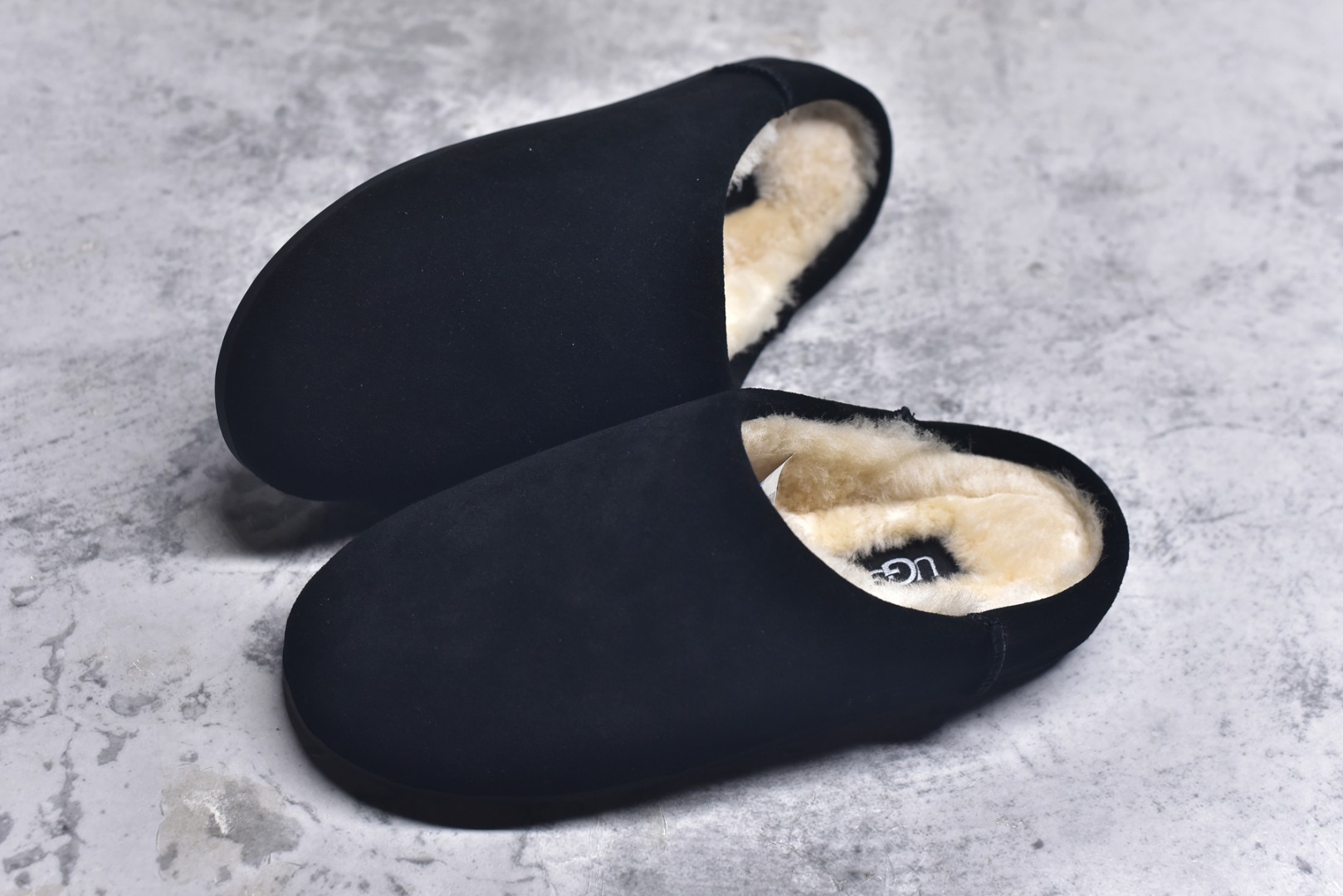 图片[7]-#X1 全网最齐 ugg 100个配色 市面顶级版本 25新款 UGG Elea Slip-On 轻薄一脚蹬 居家 办公室 空调房室内 易搭配超时髦大长腿福利款 广州外贸大厂生产 鞋头到鞋垫真羊皮毛一体 独立外盒包装 芯片 带防水工艺 区别市面任何版本 独立原版开发大底 羊绒鞋垫 冬季保暖外出 家居都是很适合的选择 近年uug推出款式系列 局部偏向年轻消费者喜好 也走到时尚潮流穿搭的前沿 鞋身材质 防泼水涂层翻毛皮鞋面 17毫米UGGPURE™植入式羊毛内底 轻便防滑舒适橡胶外底 带有品牌LOGO商标 带全套包装 尺码： 35 36 37 38 39 40-选品中心