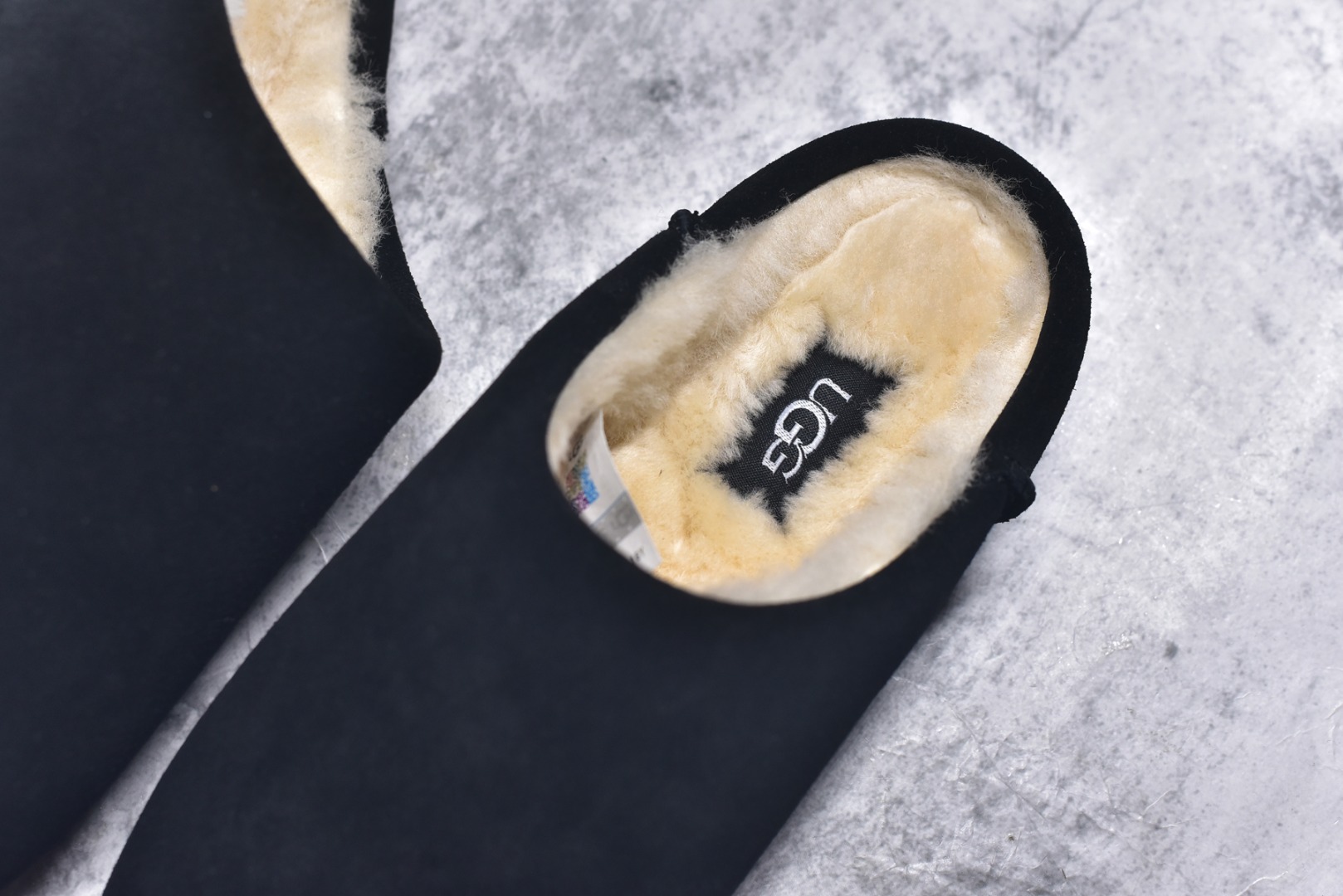 图片[9]-#X1 全网最齐 ugg 100个配色 市面顶级版本 25新款 UGG Elea Slip-On 轻薄一脚蹬 居家 办公室 空调房室内 易搭配超时髦大长腿福利款 广州外贸大厂生产 鞋头到鞋垫真羊皮毛一体 独立外盒包装 芯片 带防水工艺 区别市面任何版本 独立原版开发大底 羊绒鞋垫 冬季保暖外出 家居都是很适合的选择 近年uug推出款式系列 局部偏向年轻消费者喜好 也走到时尚潮流穿搭的前沿 鞋身材质 防泼水涂层翻毛皮鞋面 17毫米UGGPURE™植入式羊毛内底 轻便防滑舒适橡胶外底 带有品牌LOGO商标 带全套包装 尺码： 35 36 37 38 39 40-选品中心