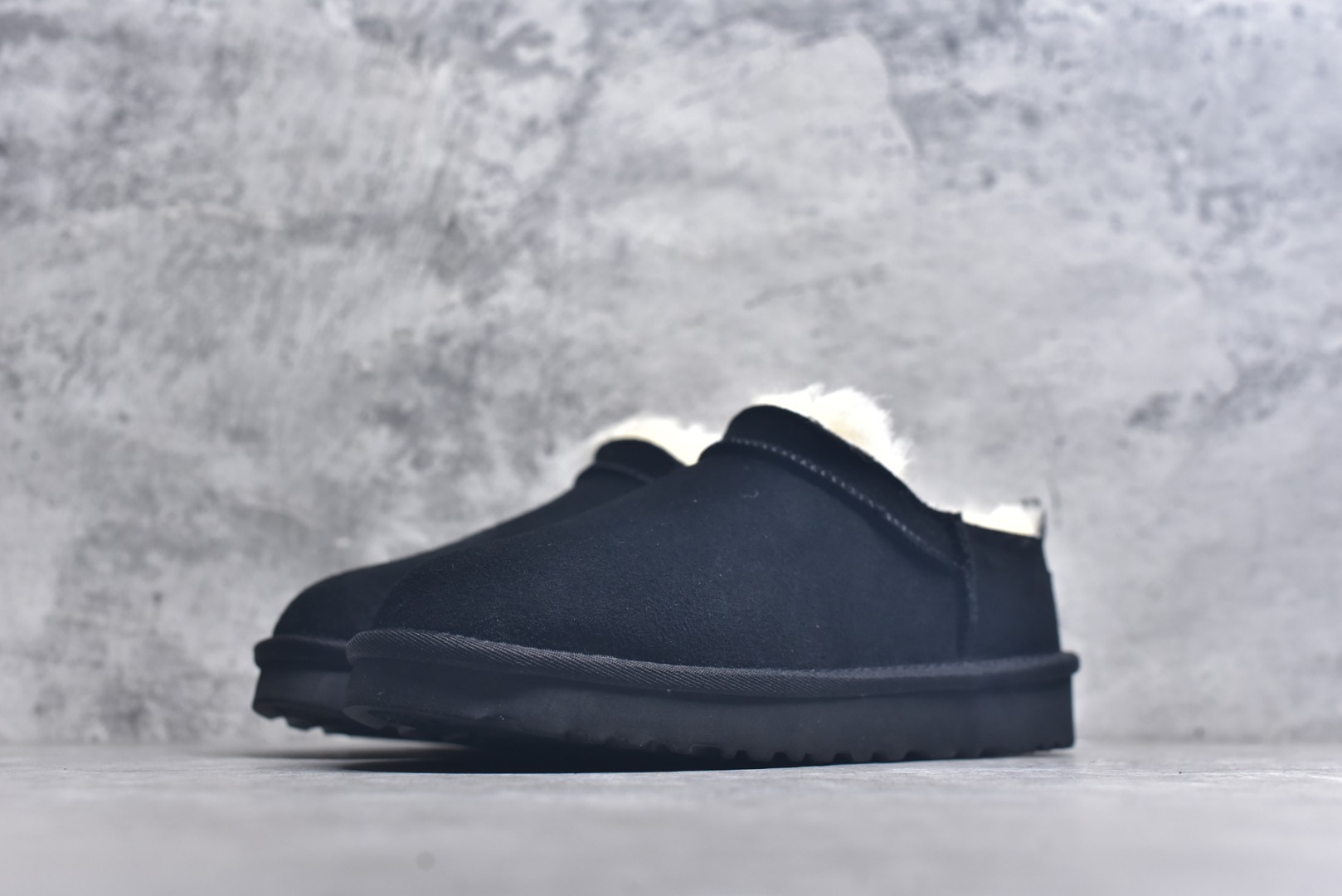 图片[2]-#X1 全网最齐 ugg 100个配色 市面顶级版本 25新款 UGG Classic Micro 经典超迷你 经典靴型搭载更低帮设计 居家外出易搭配 广州外贸大厂生产 鞋头到鞋垫真羊皮毛一体 独立外盒包装 芯片 带防水工艺 区别市面任何版本 独立原版开发大底 羊绒鞋垫 冬季保暖外出 家居都是很适合的选择 近年uug推出款式系列 局部偏向年轻消费者喜好 也走到时尚潮流穿搭的前沿 鞋身材质 防泼水涂层翻毛皮鞋面 17毫米UGGPURE™植入式羊毛内底 轻便防滑舒适橡胶外底 带有品牌LOGO商标 带全套包装 尺码： 35 36 37 38 39 40-选品中心