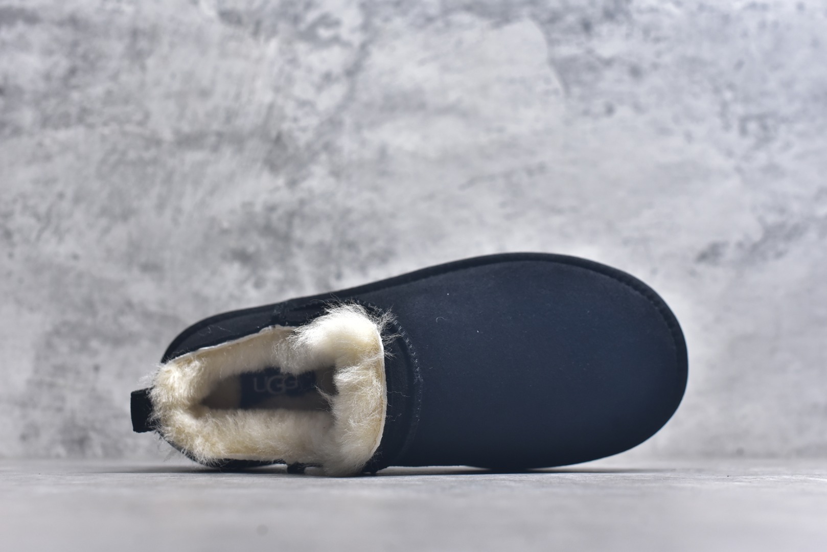 图片[4]-#X1 全网最齐 ugg 100个配色 市面顶级版本 25新款 UGG Classic Micro 经典超迷你 经典靴型搭载更低帮设计 居家外出易搭配 广州外贸大厂生产 鞋头到鞋垫真羊皮毛一体 独立外盒包装 芯片 带防水工艺 区别市面任何版本 独立原版开发大底 羊绒鞋垫 冬季保暖外出 家居都是很适合的选择 近年uug推出款式系列 局部偏向年轻消费者喜好 也走到时尚潮流穿搭的前沿 鞋身材质 防泼水涂层翻毛皮鞋面 17毫米UGGPURE™植入式羊毛内底 轻便防滑舒适橡胶外底 带有品牌LOGO商标 带全套包装 尺码： 35 36 37 38 39 40-选品中心